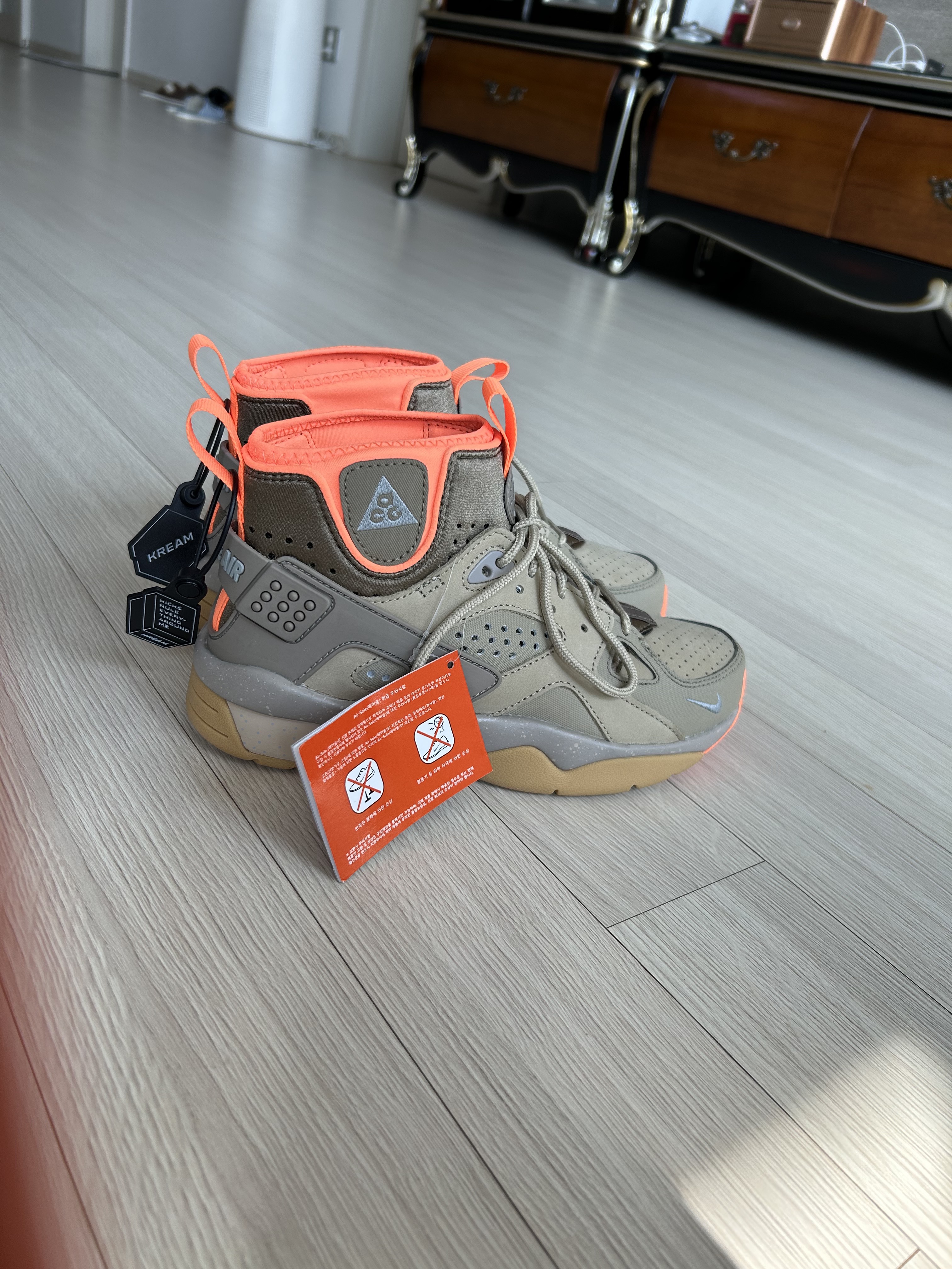 Nike ACG Air Mowabb Limestone 착용 스타일 - 1