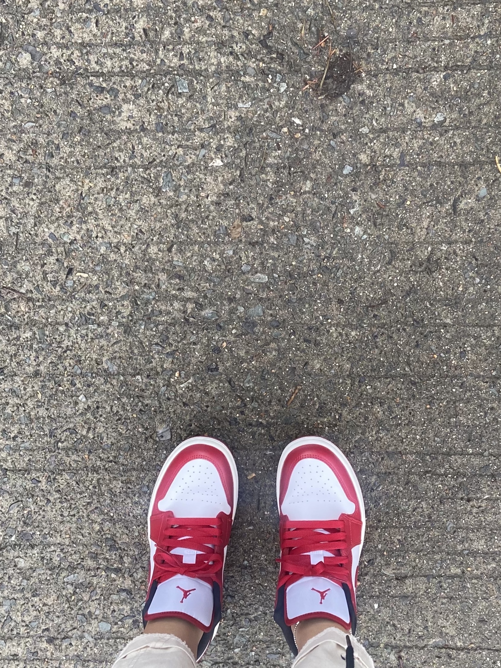 (W) Jordan 1 Low White Gym Red 착용 스타일 - 3