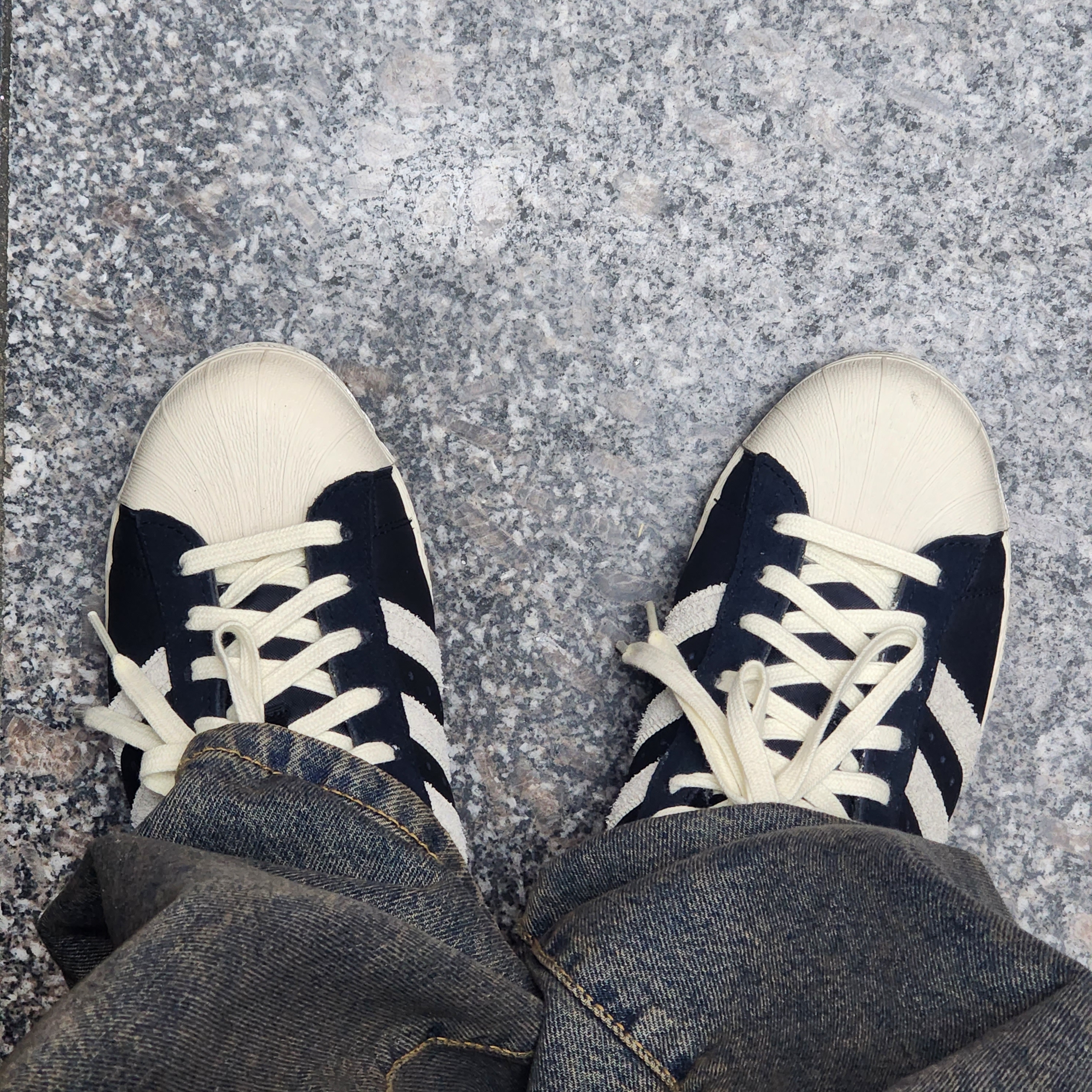 Adidas Superstar 82 Black White 착용 스타일