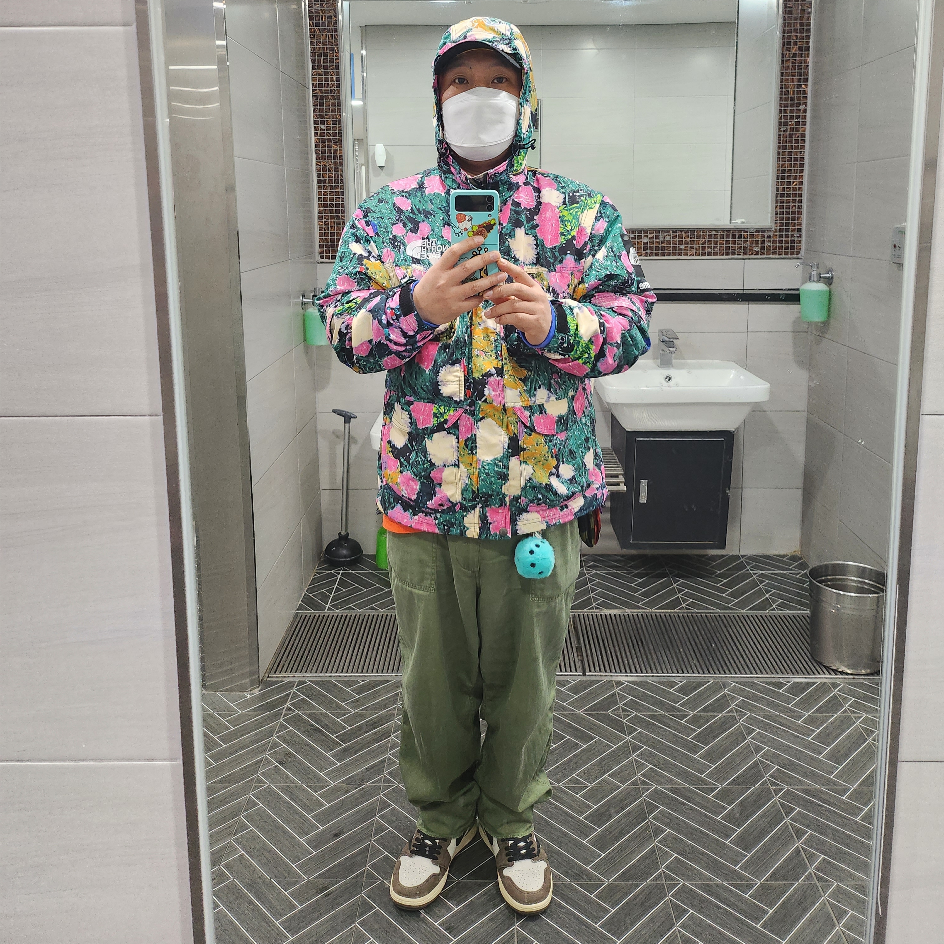 Supreme x The North Face Trekking Convertible Jacket Flowers - 22SS, Nike x Stussy NRG Acid Washed Crewneck Game Royal (DR4024-480) 착용 스타일