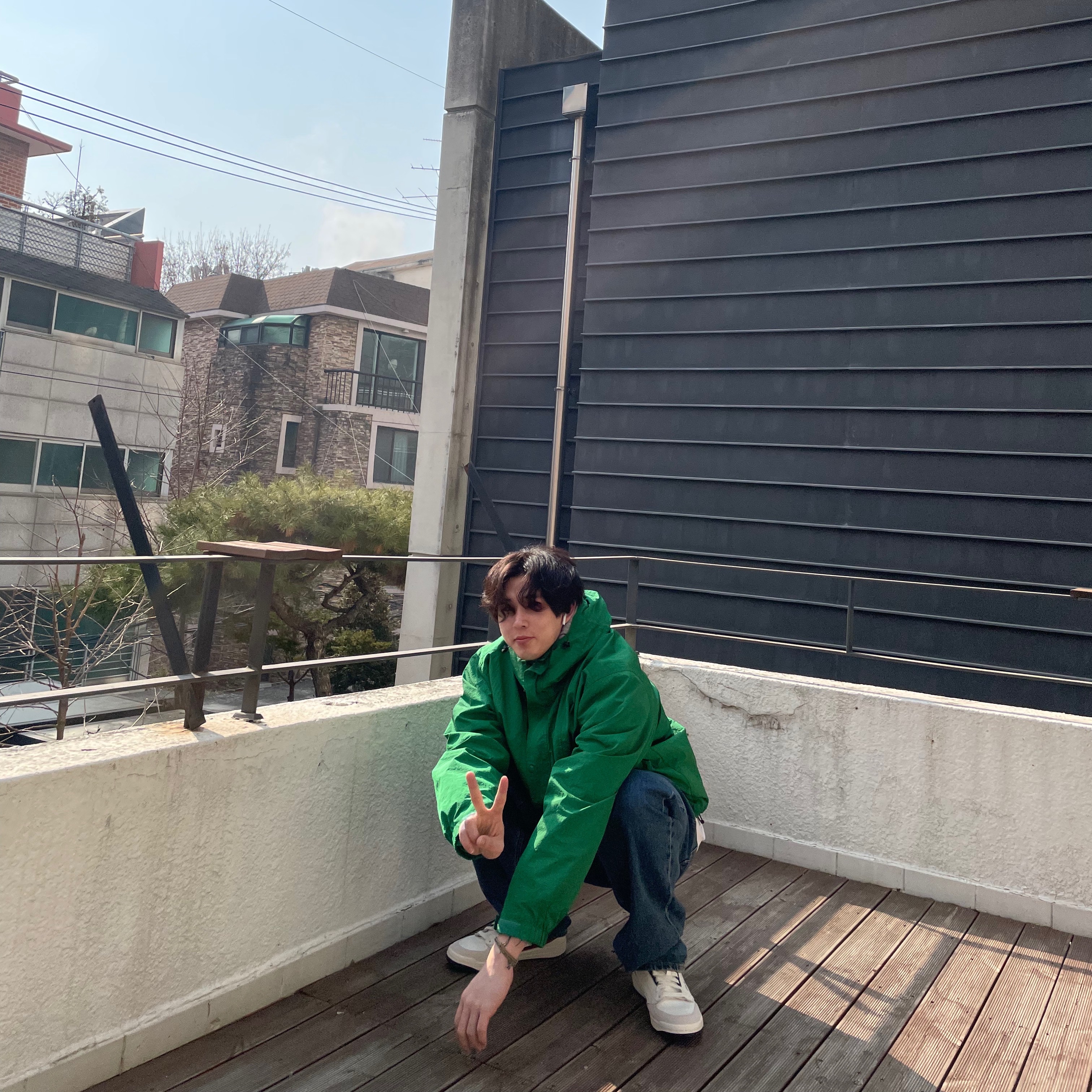 Palace x CK1 Baggy Jean Tinted Sandstone Indigo - 22SS, Supreme Box Logo L/S T-Shirt White - 20FW 착용 스타일 - 3