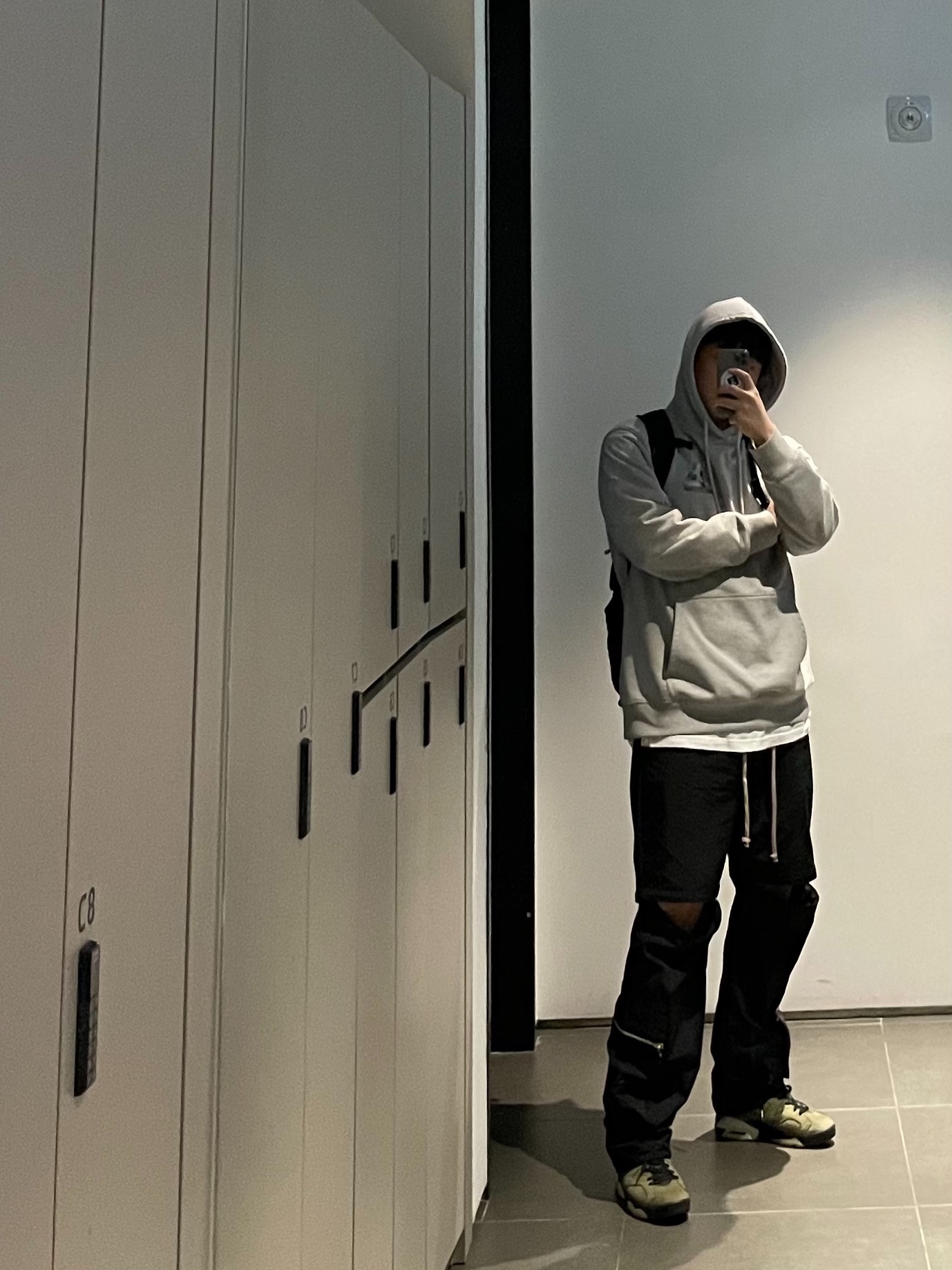 Jordan 6 x Travis Scott Retro Olive, Palace Tri-Chrome Hood Grey Marl - 21SS 착용 스타일