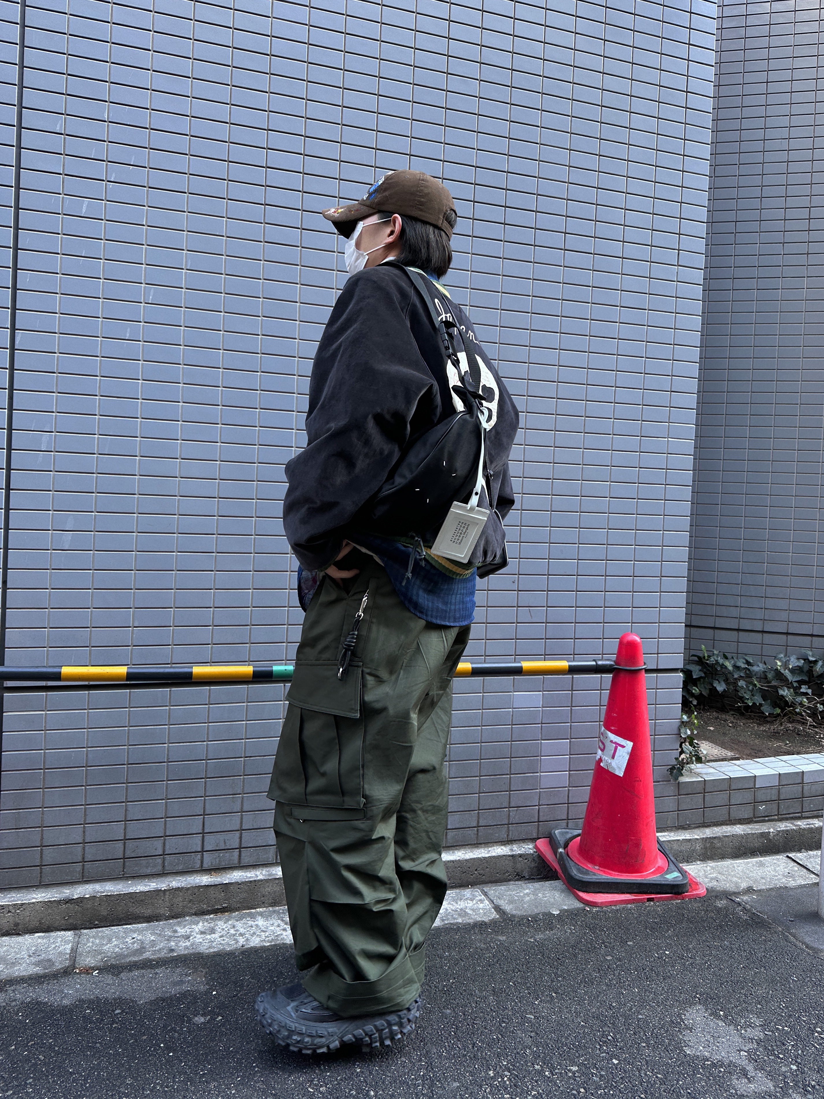 Kapital Velveteen Sulfide Souvenir Rain Skull Jacket Black, Balenciaga Defender Sneakers Black 착용 스타일 - 2
