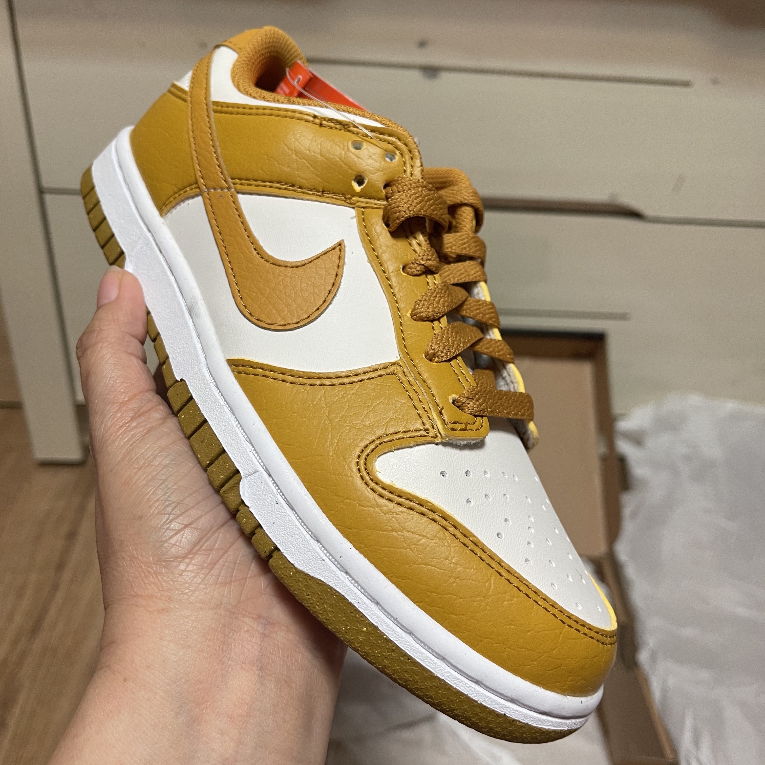 (W) Nike Dunk Low Next Nature Phantom 착용 스타일 - 1