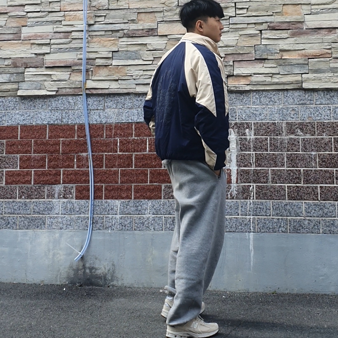 Nike x Cav Empt Track Jacket Navy, New Balance 2002R White Ivory 착용 스타일 - 1