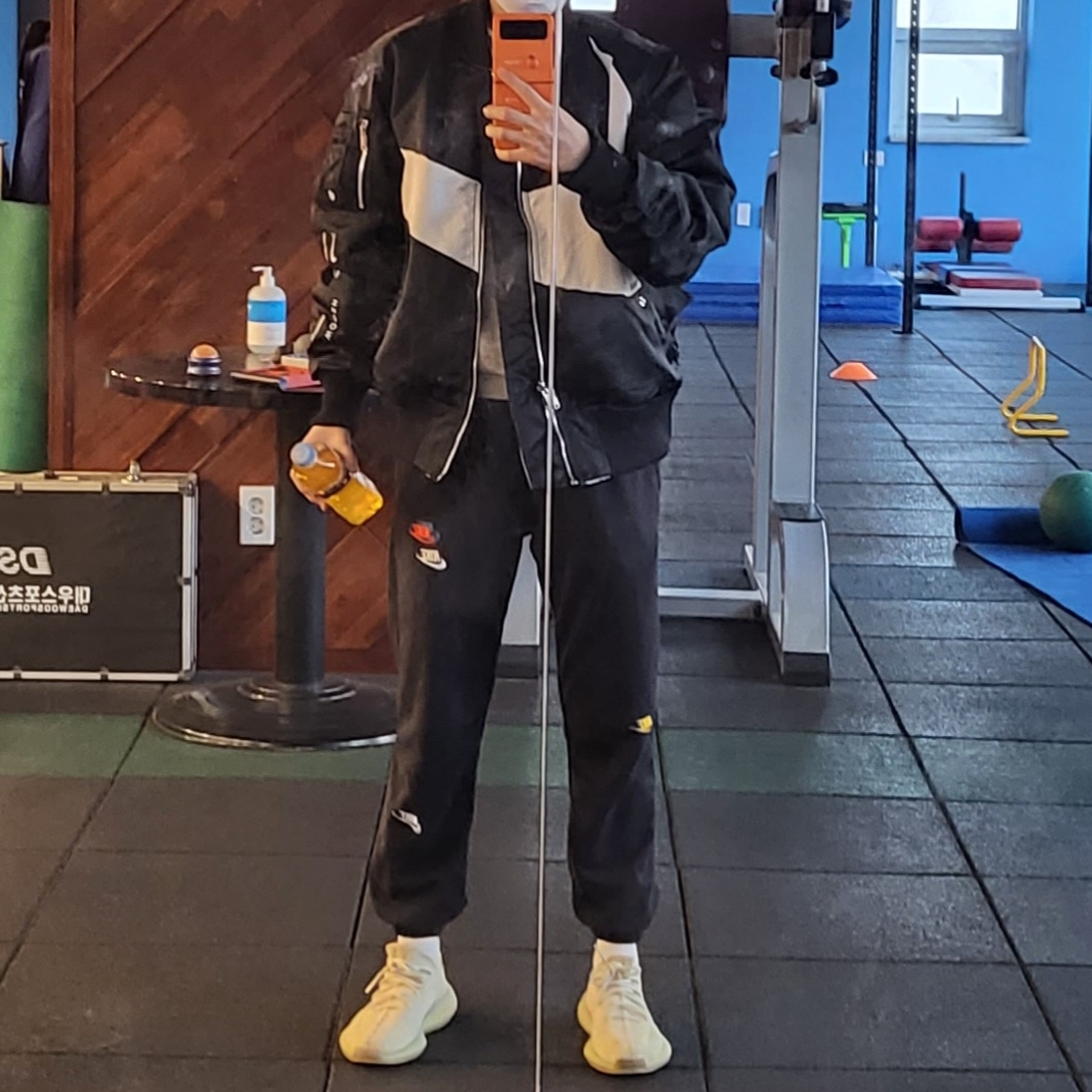 Nike NSW Swoosh Therma-Fit Bomber Black - Asia, Jordan Essential Fleece Crew Carbon Heather - Asia 착용 스타일