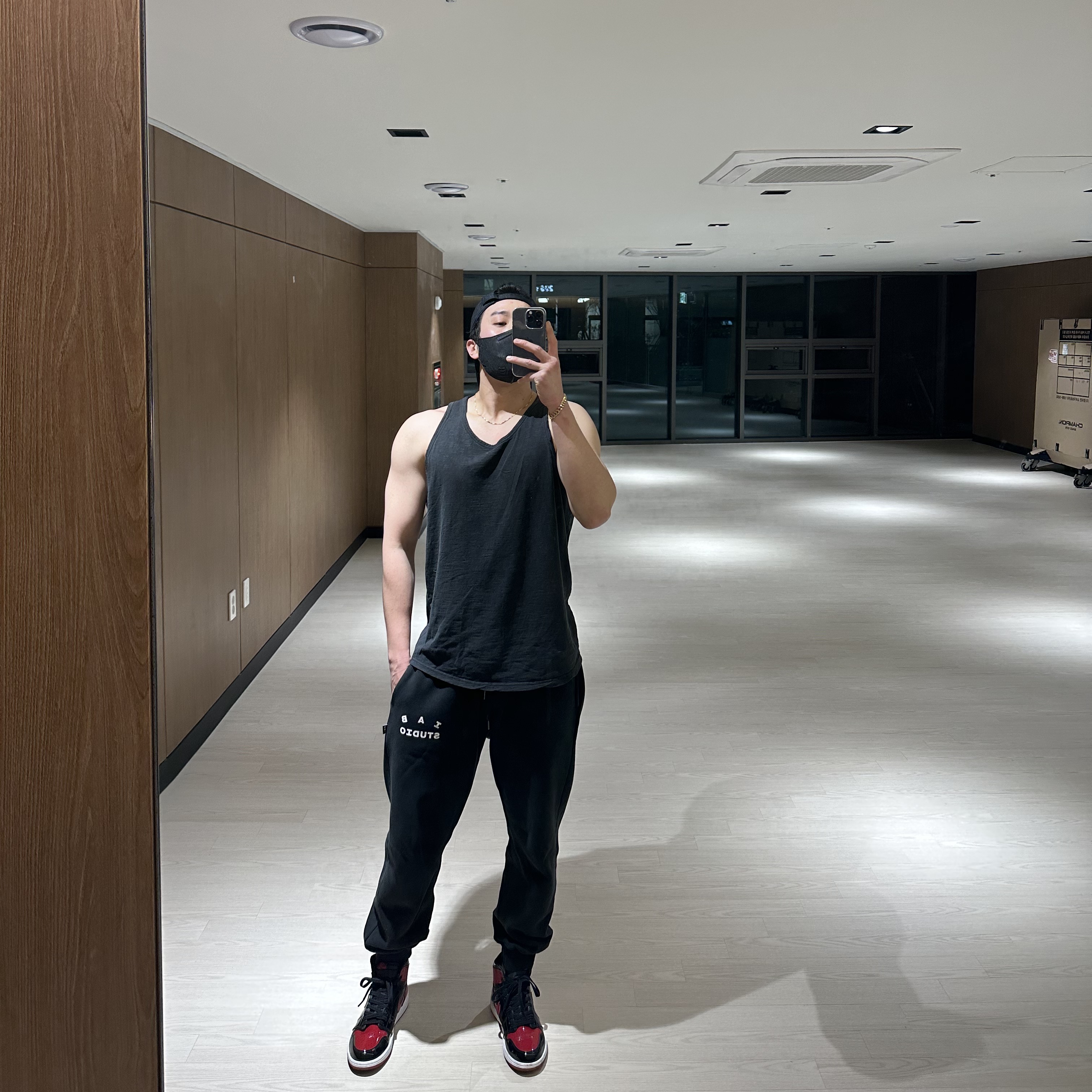 IAB Studio Sweatpants Black White - 19FW, Jordan 1 Retro High OG Patent Bred 착용 스타일