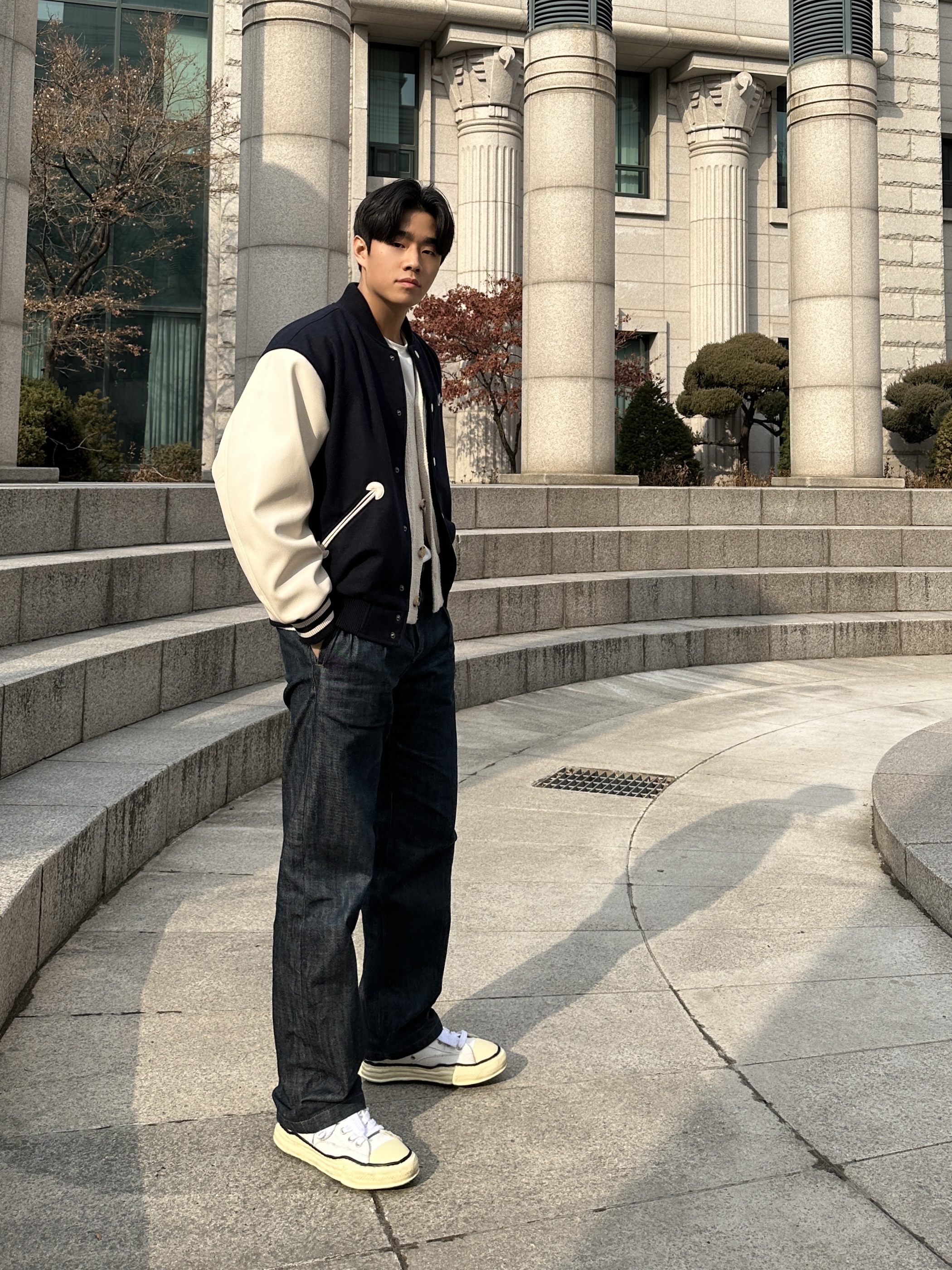 Maison Mihara Yasuhiro Peterson VL OG Sole Canvas Low-top Sneakers White 착용 스타일 - 1