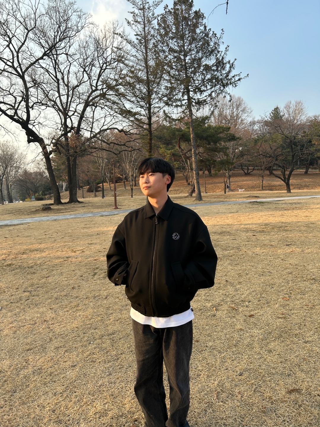 Zara x Ader Error Oversize Collar Bomber Jacket Black, IAB Studio T-Shirt White Light Green 착용 스타일