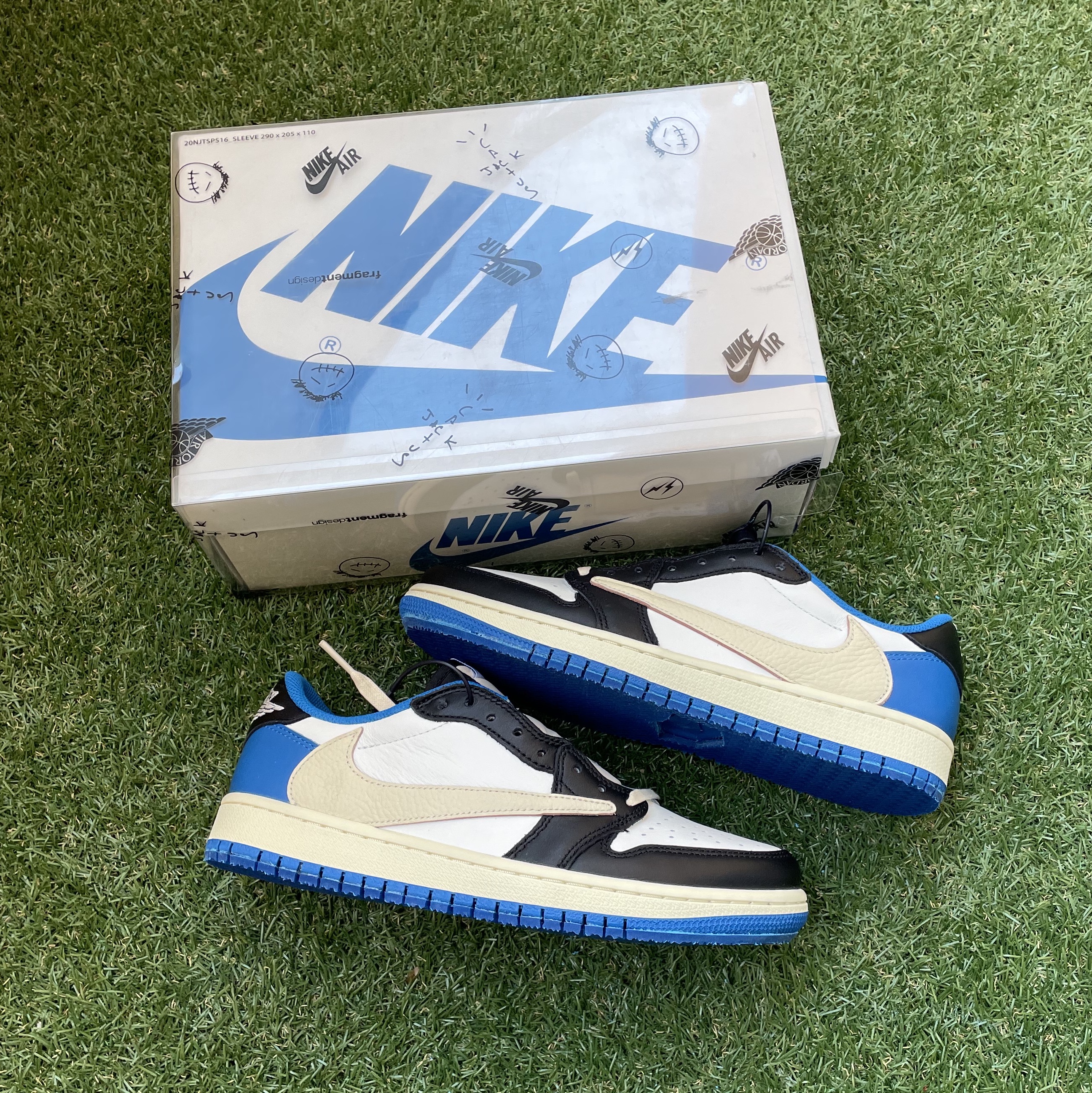Jordan 1 x Travis Scott x Fragment Retro Low OG SP Military Blue 착용 스타일 - 1