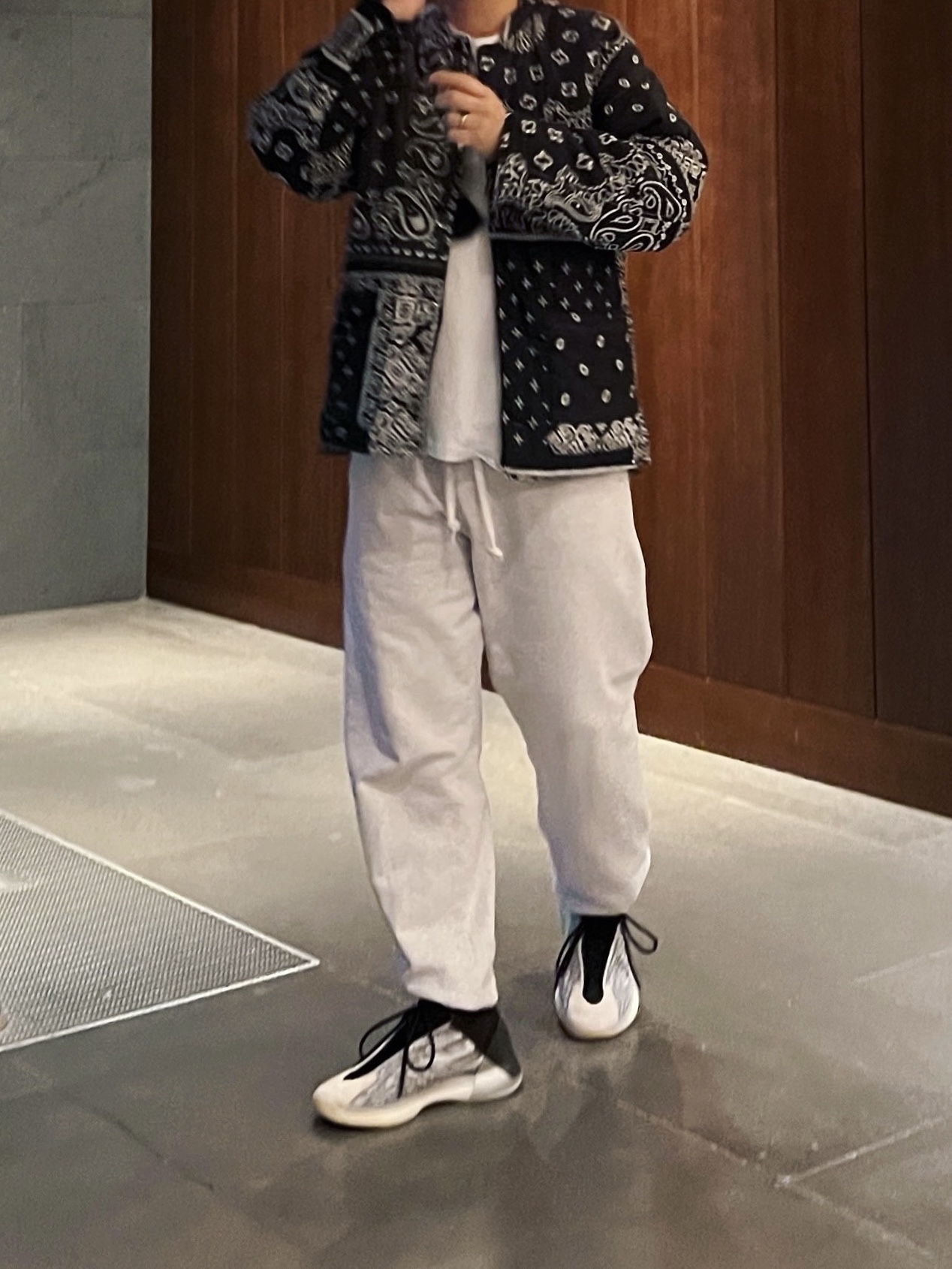 Adidas Yeezy QNTM Lifestyle 착용 스타일 - 2