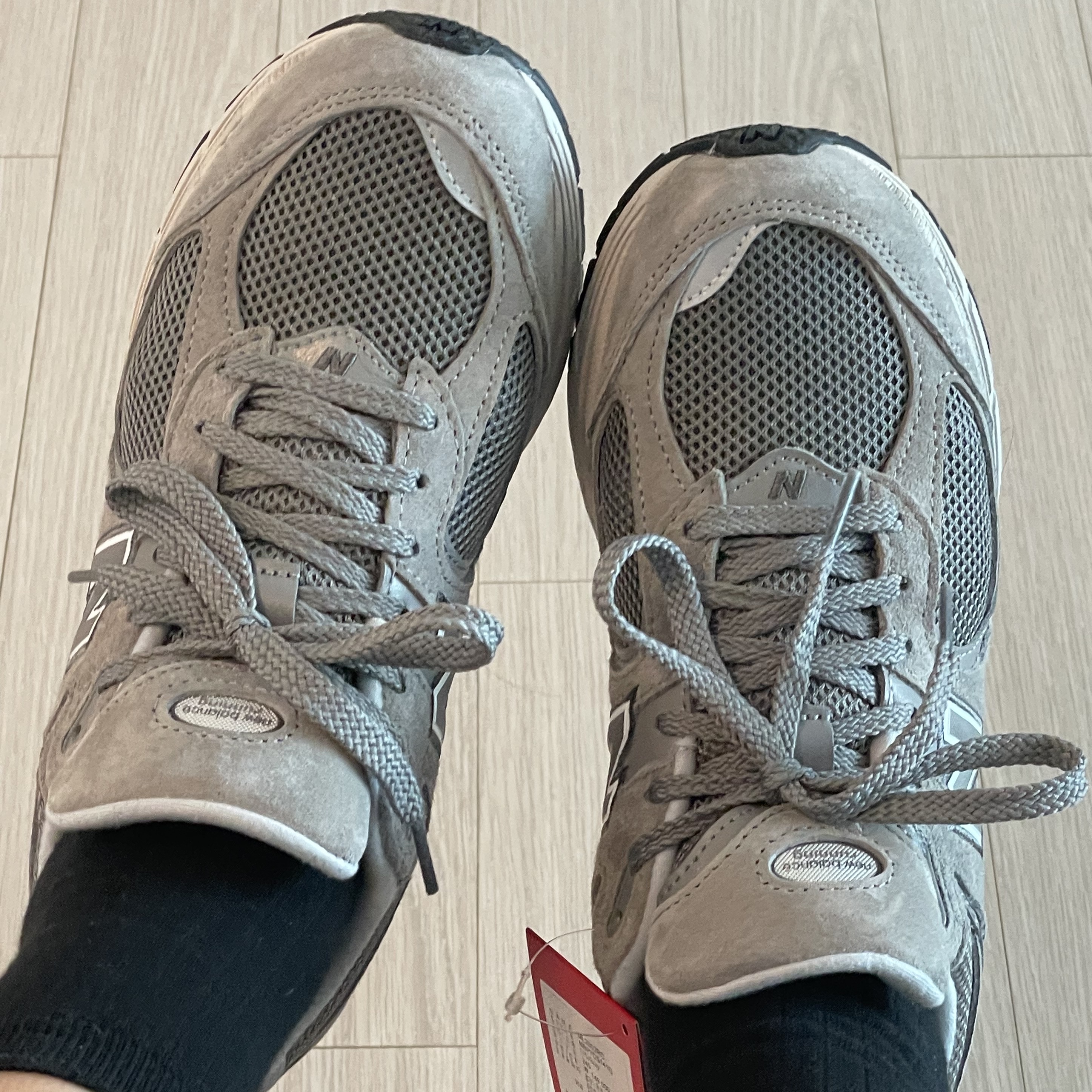 New Balance 2002R Grey 착용 스타일