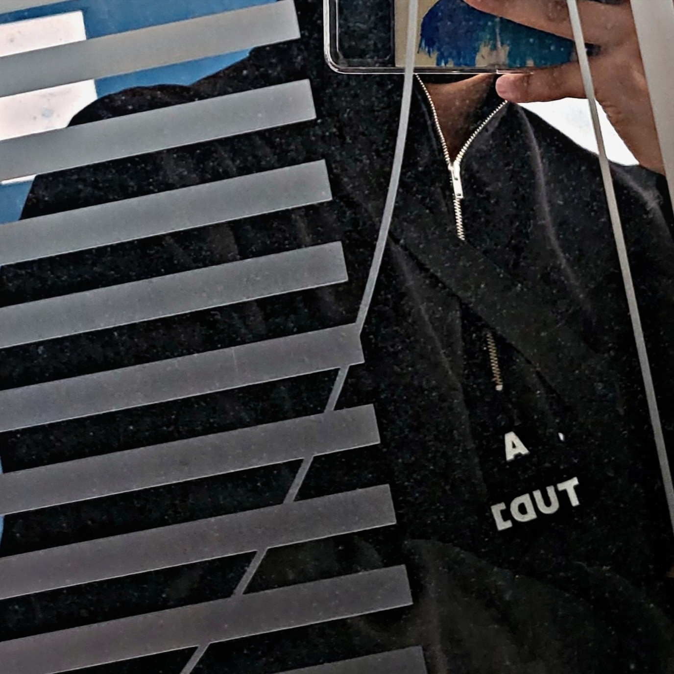 IAB Studio Half Zip-Up Black White 착용 스타일