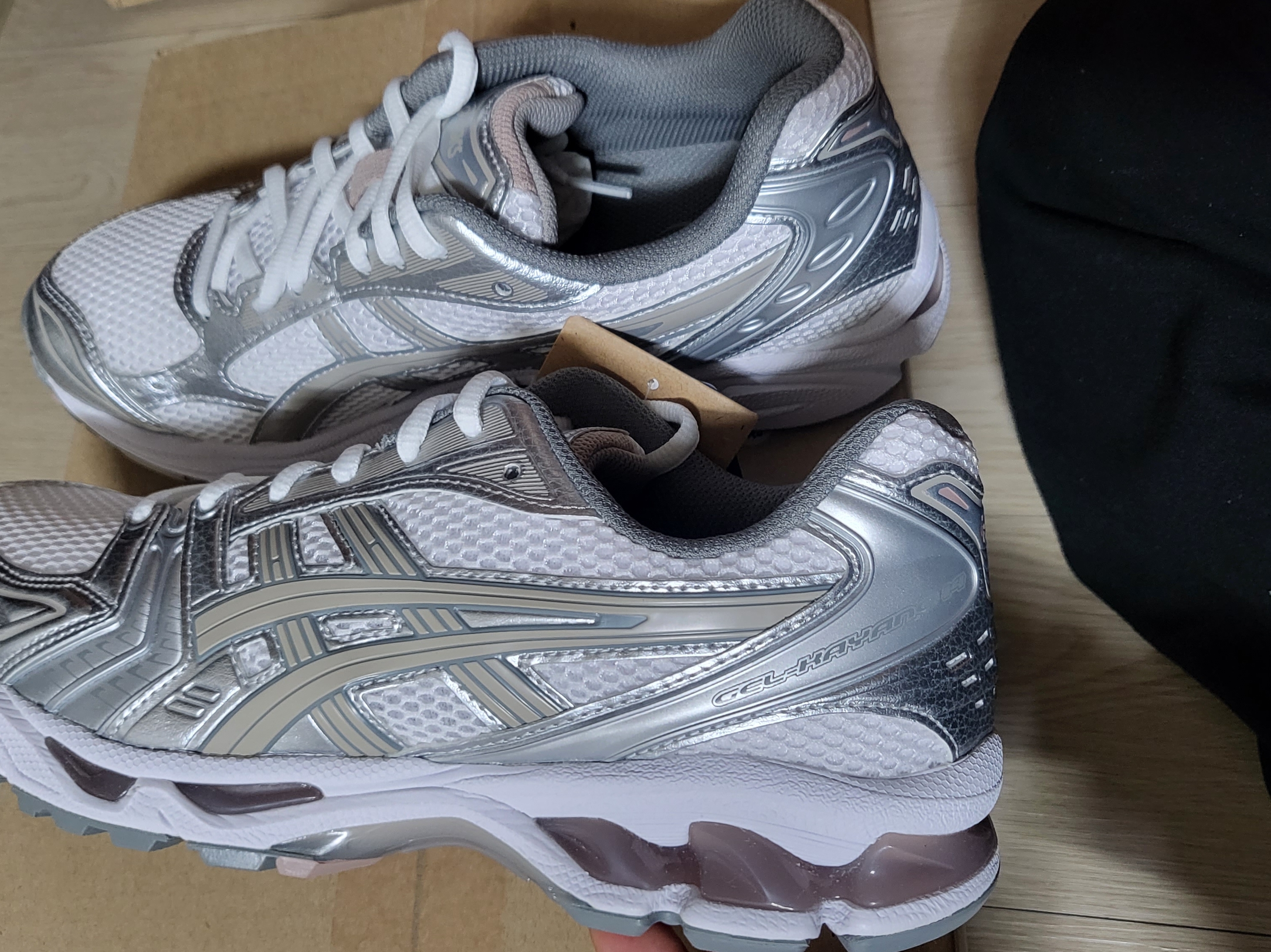 (W) Asics Gel-Kayano 14 White Moonrock 착용 스타일