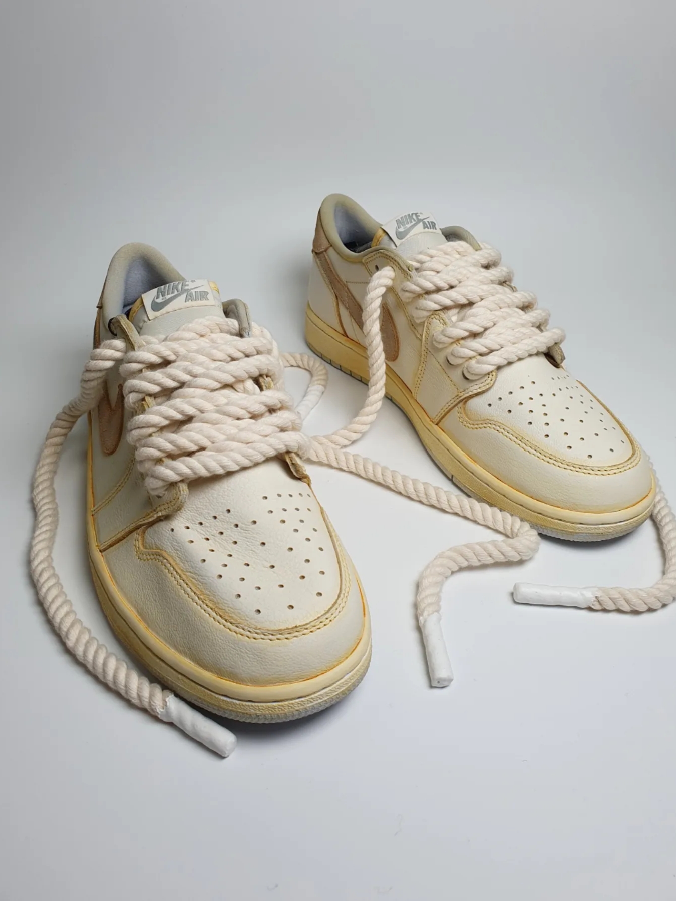 Jordan 1 Low OG Neutral Grey 착용 스타일 - 2