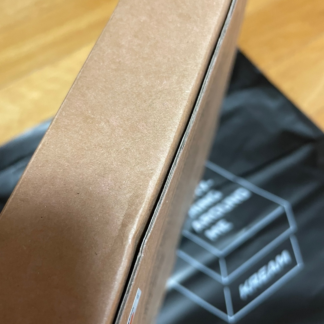 NewJeans 1st EP New Jeans Limited Edition (Black Ver.) 착용 스타일 - 2