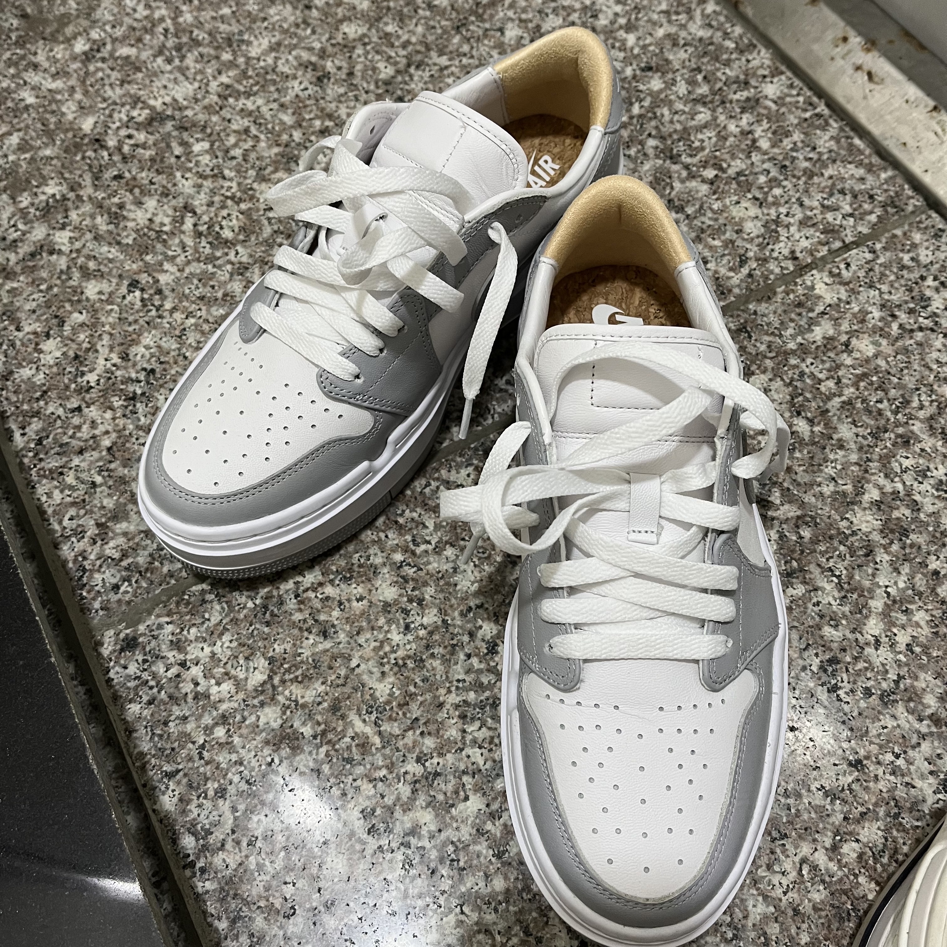 (W) Jordan 1 Elevate Low White and Wolf Grey 착용 스타일