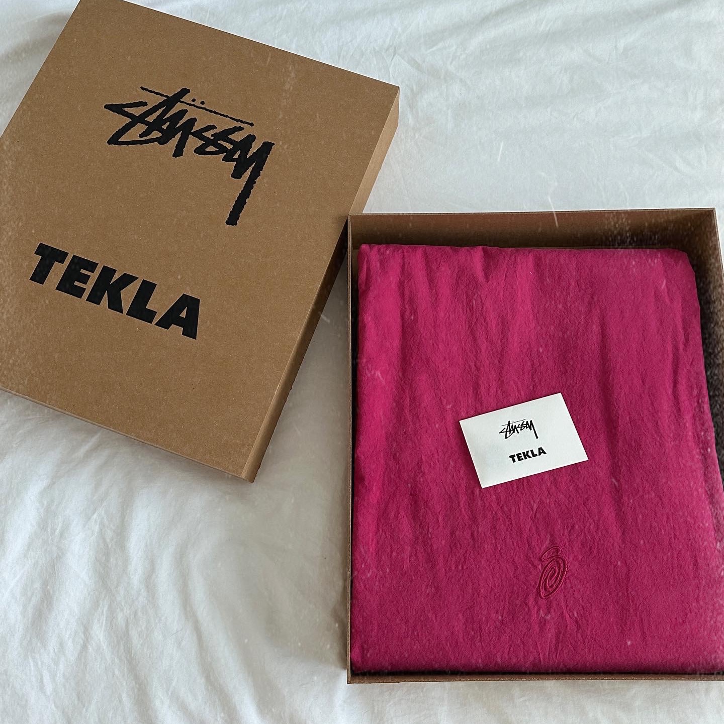 Stussy x Tekla Percale Duvet Cover Berry (230x235cm) 착용 스타일 - 2