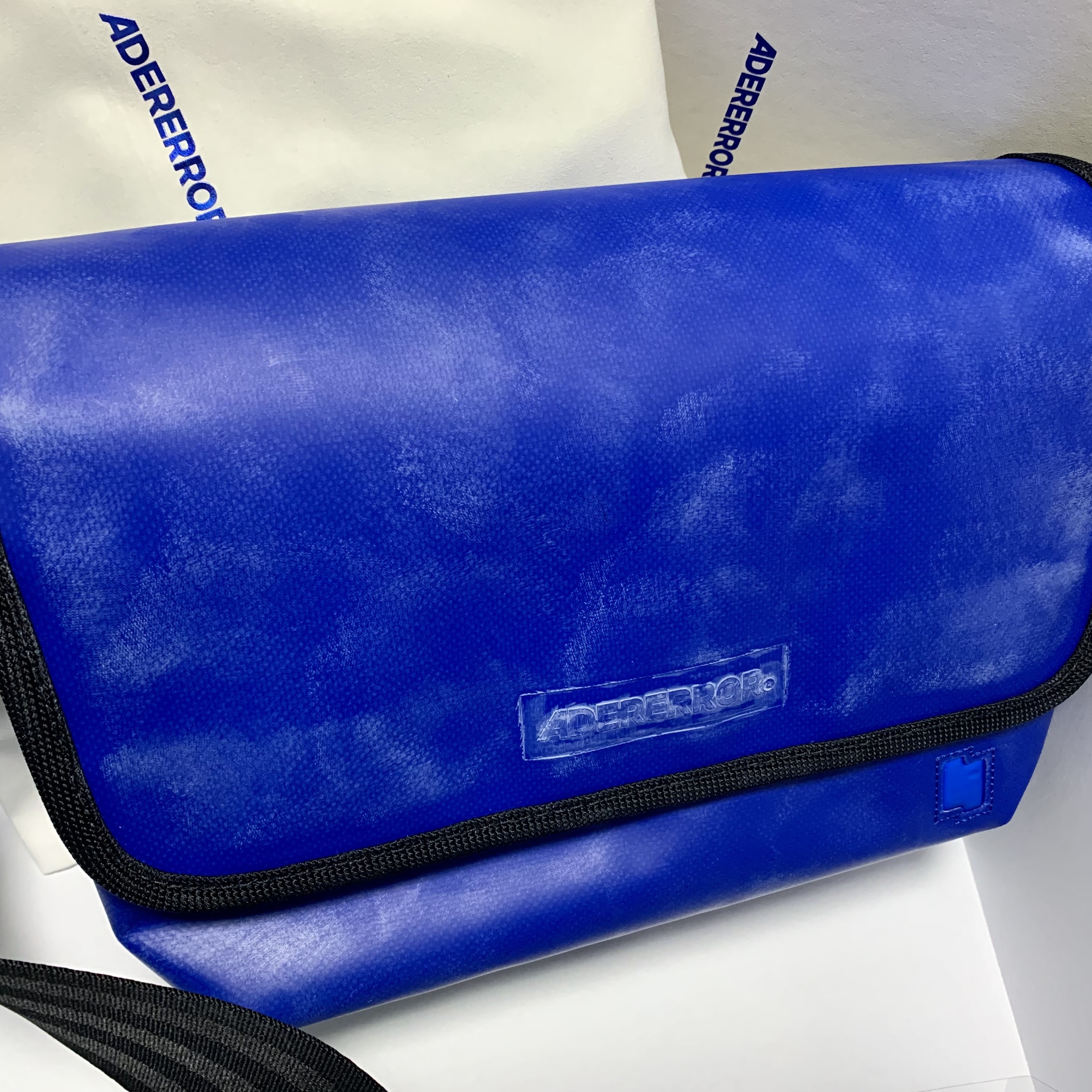 Ader Error Small Trace Esty Messanger Bag Z-Blue 착용 스타일 - 2