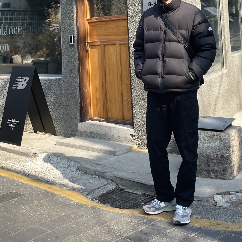 The North Face 1992 Nuptse Jacket Black, New Balance 992 Made in USA Grey - D Standard 착용 스타일