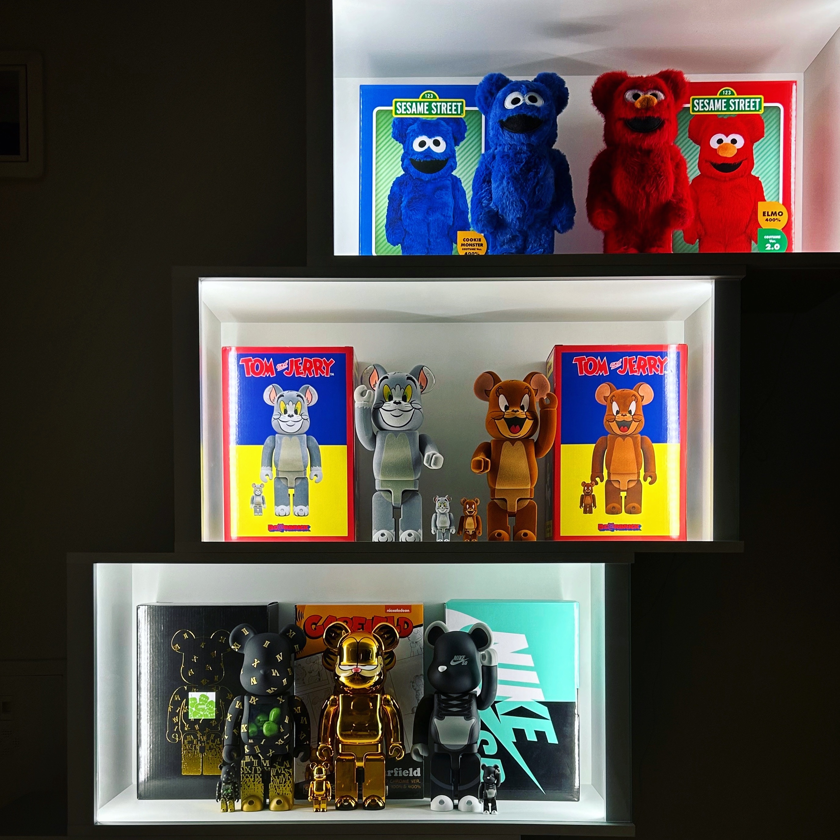 Bearbrick Sesame Street Elmo Costume Ver. 2 400% 착용 스타일