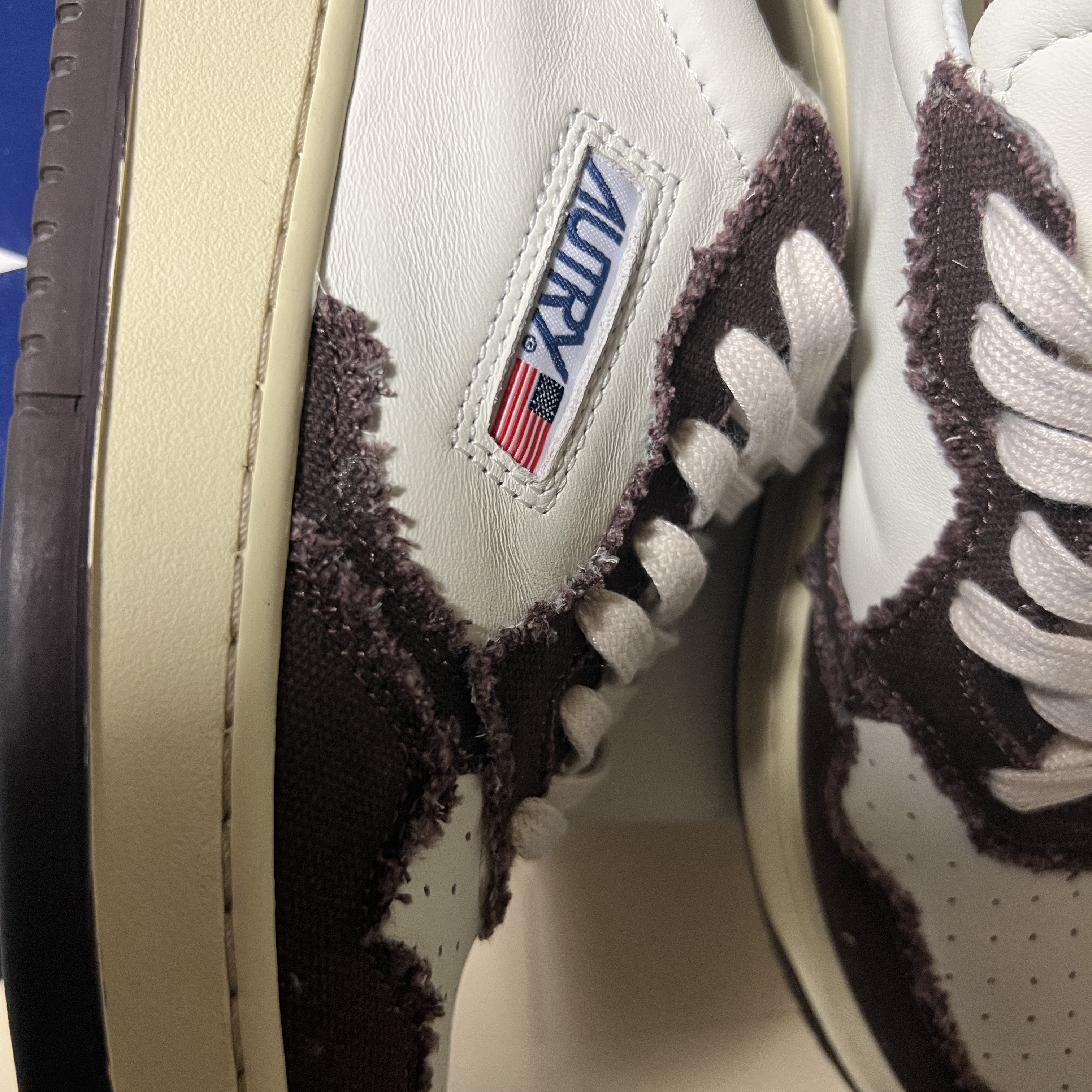 Autry Medalist Low Leather Sneakers Black White, (W) Autry Medalist Low Leather Sneakers White 착용 스타일 - 3