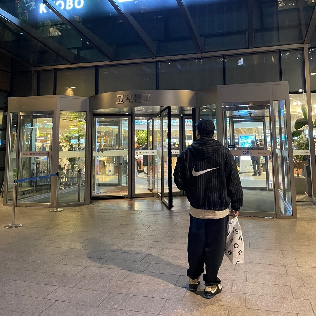 Nike x Stussy NRG Striped Wool Jacket Black (DR4023-010), Nike x Stussy Air Penny II Rattan and Limestone 착용 스타일
