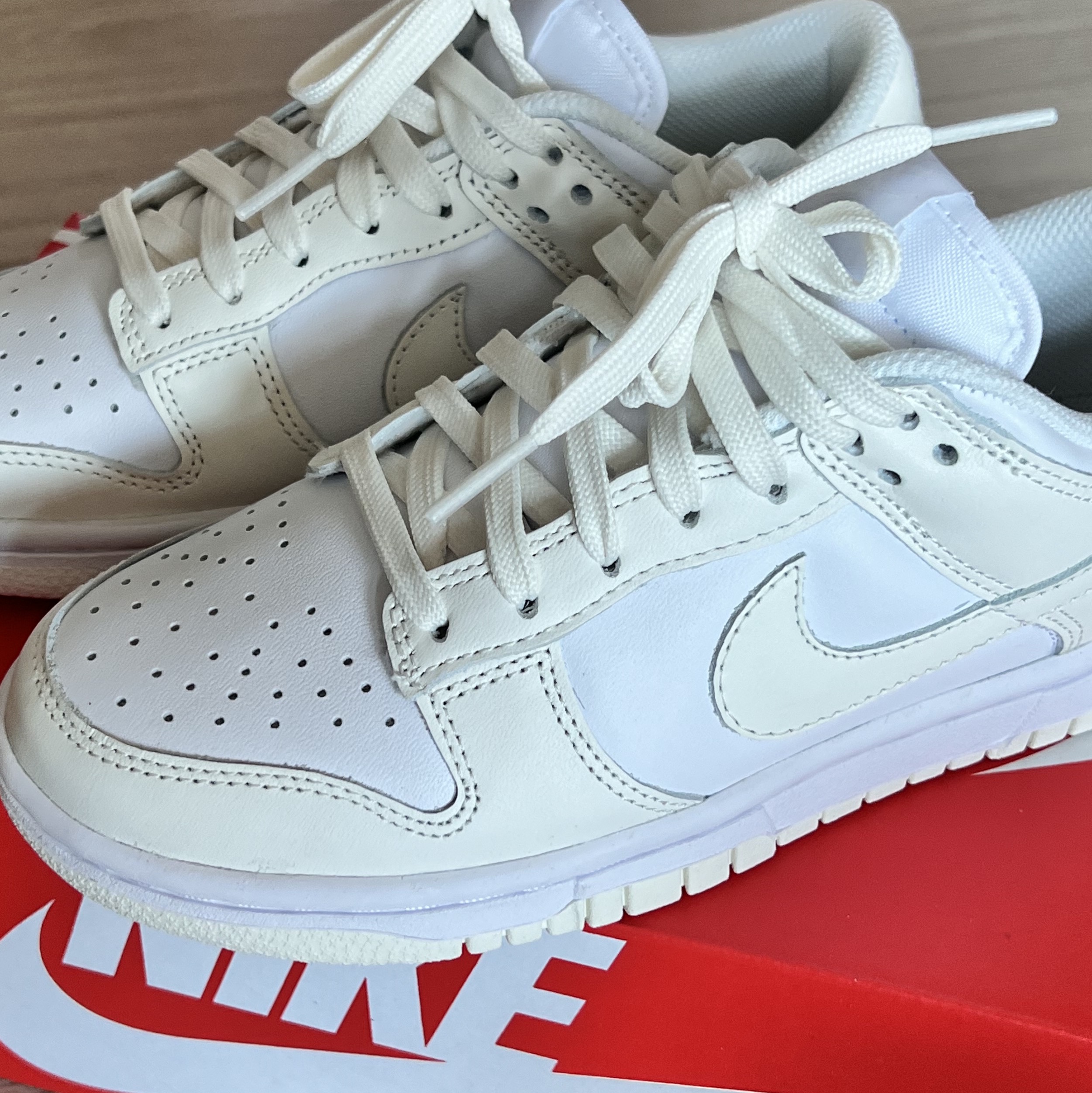 (W) Nike Dunk Low White and Sail 착용 스타일