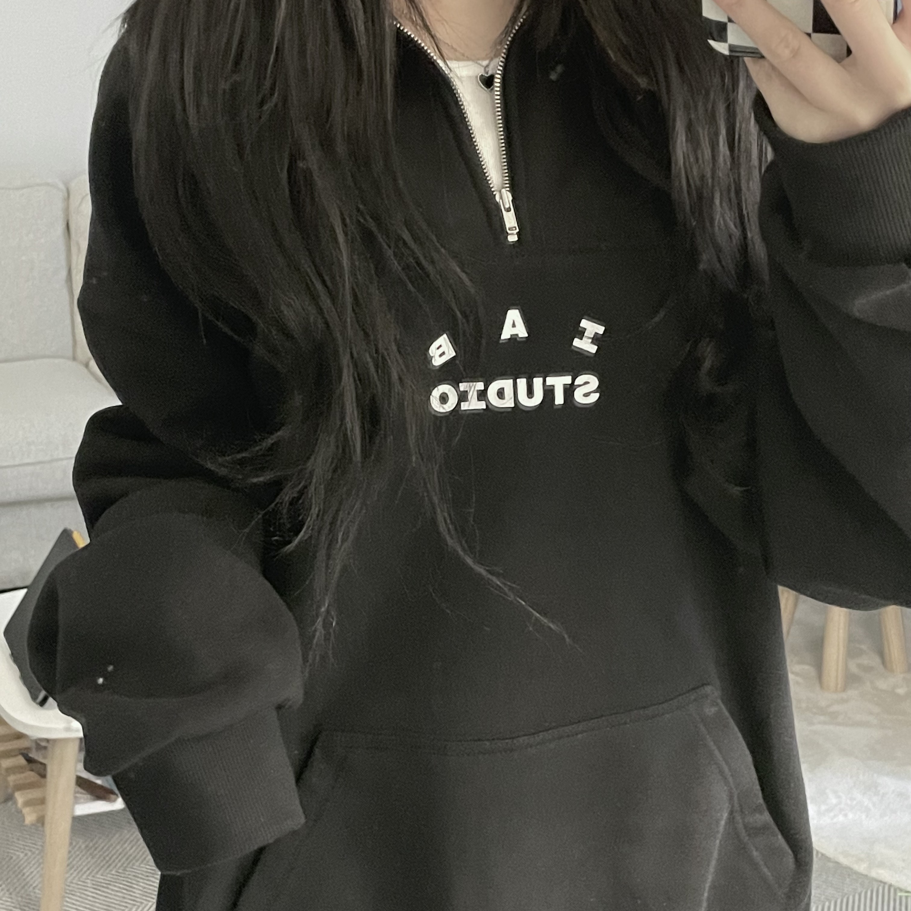 IAB Studio Half Zip-Up Black White 착용 스타일 - 1
