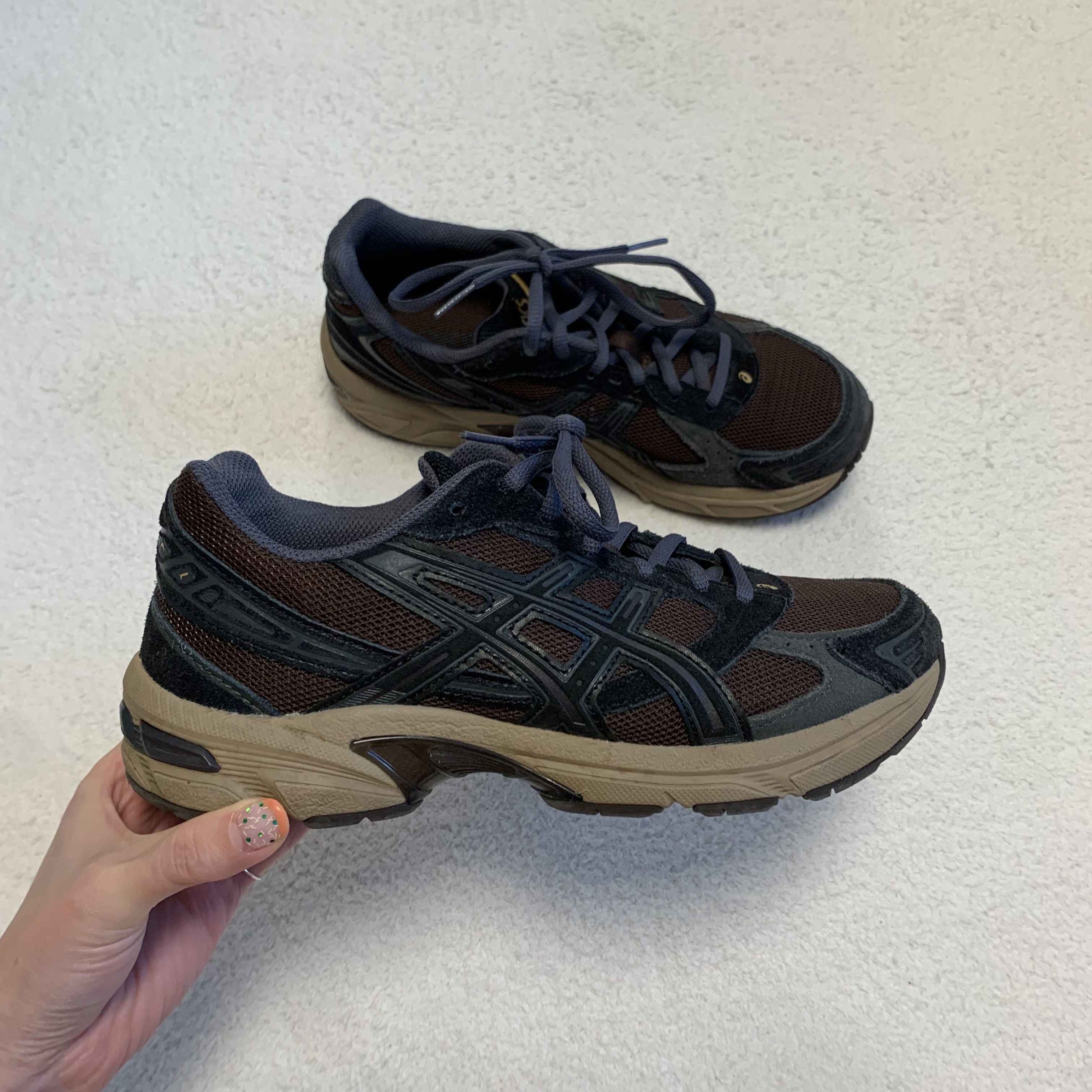 Asics Gel-1130 Brown 착용 스타일 - 1