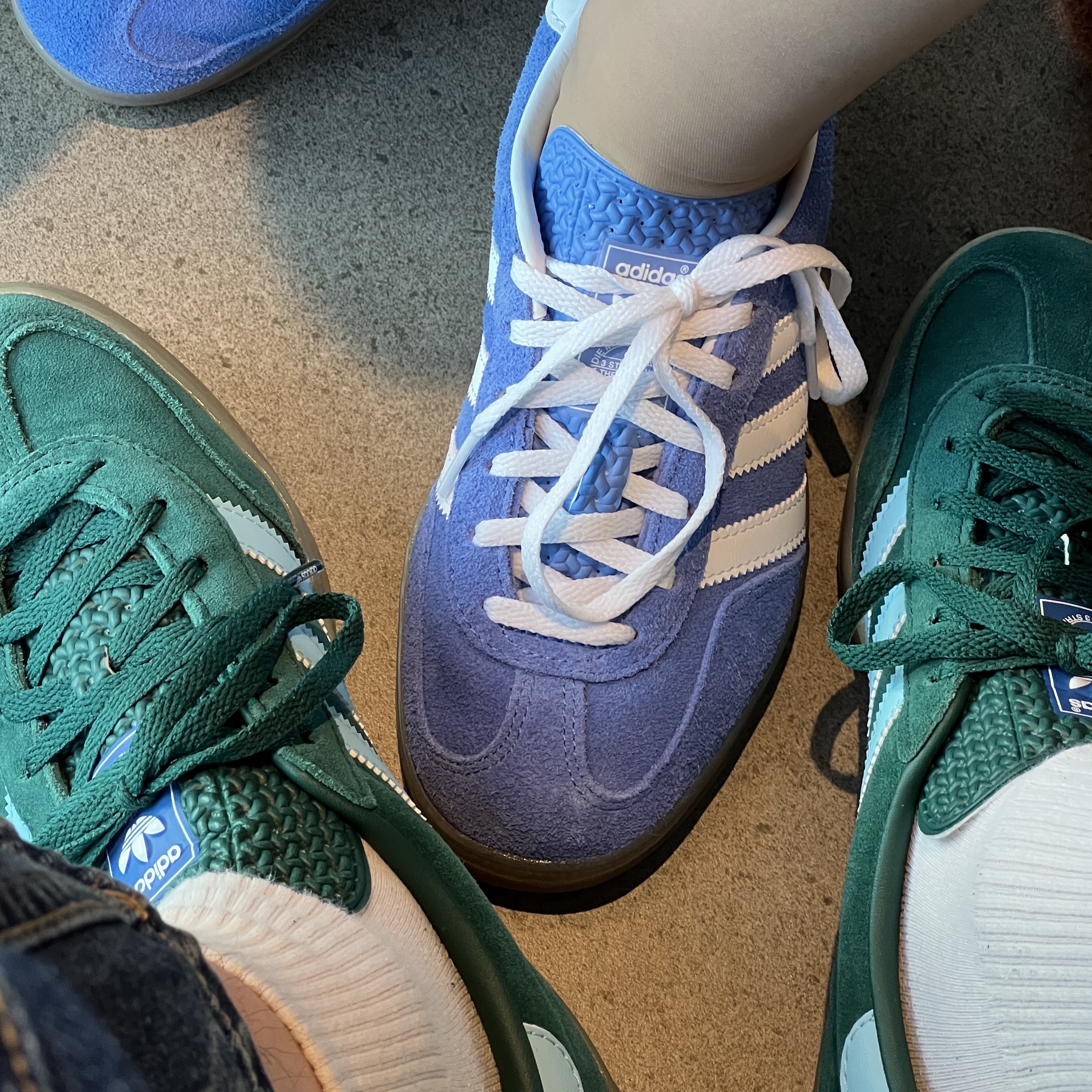 Adidas Gazelle Indoor Collegiate Green Hazy Sky, (W) Adidas Gazelle Indoor Blue Fusion Cloud White 착용 스타일