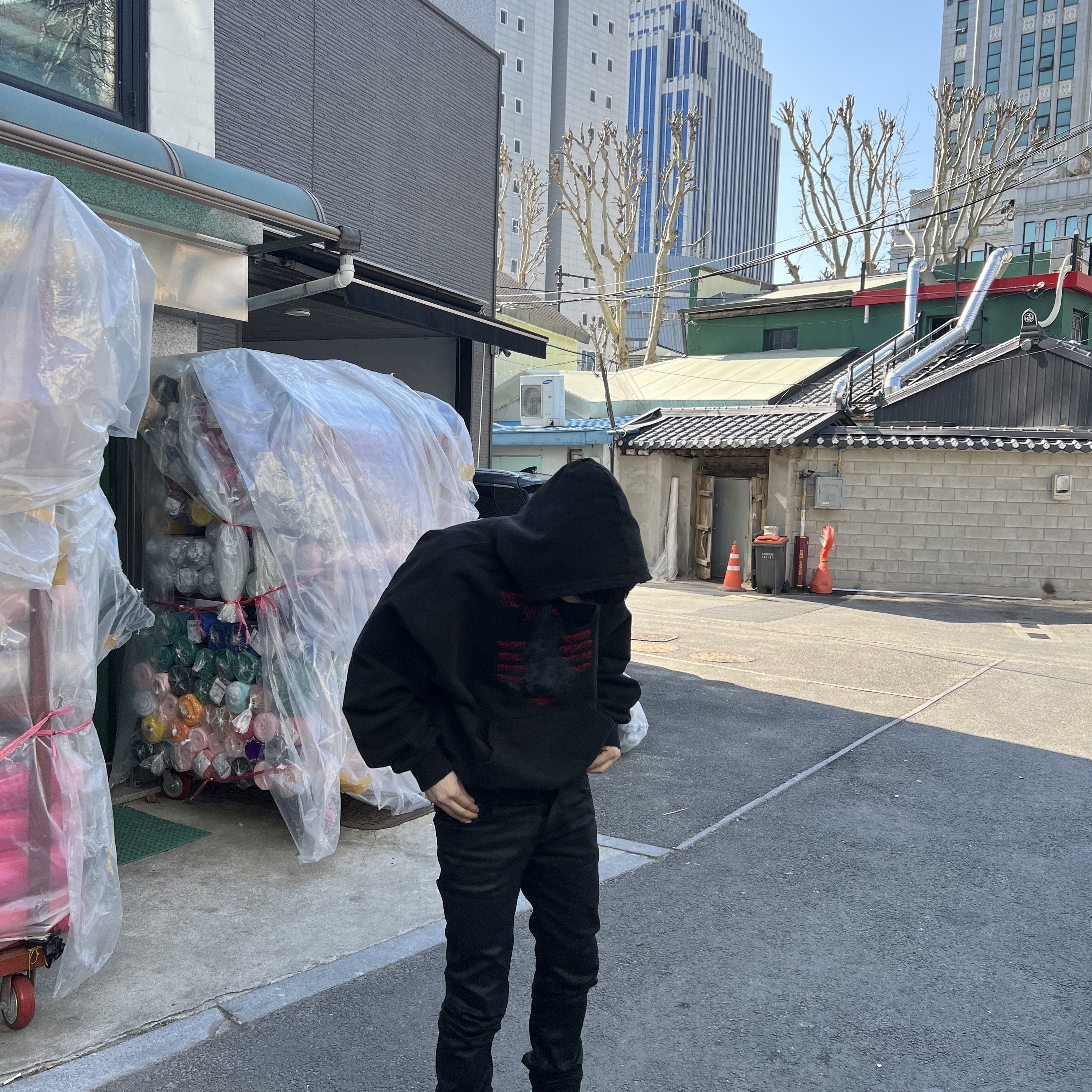 Undermycar Methuselah Syndrome Damage Washed Hood Sudan Red - 23SS, Undermycar Black Mamba Slim Fit Red Stitch Wax Coating Jeans Rumba Red - 22FW 착용 스타일 - 2