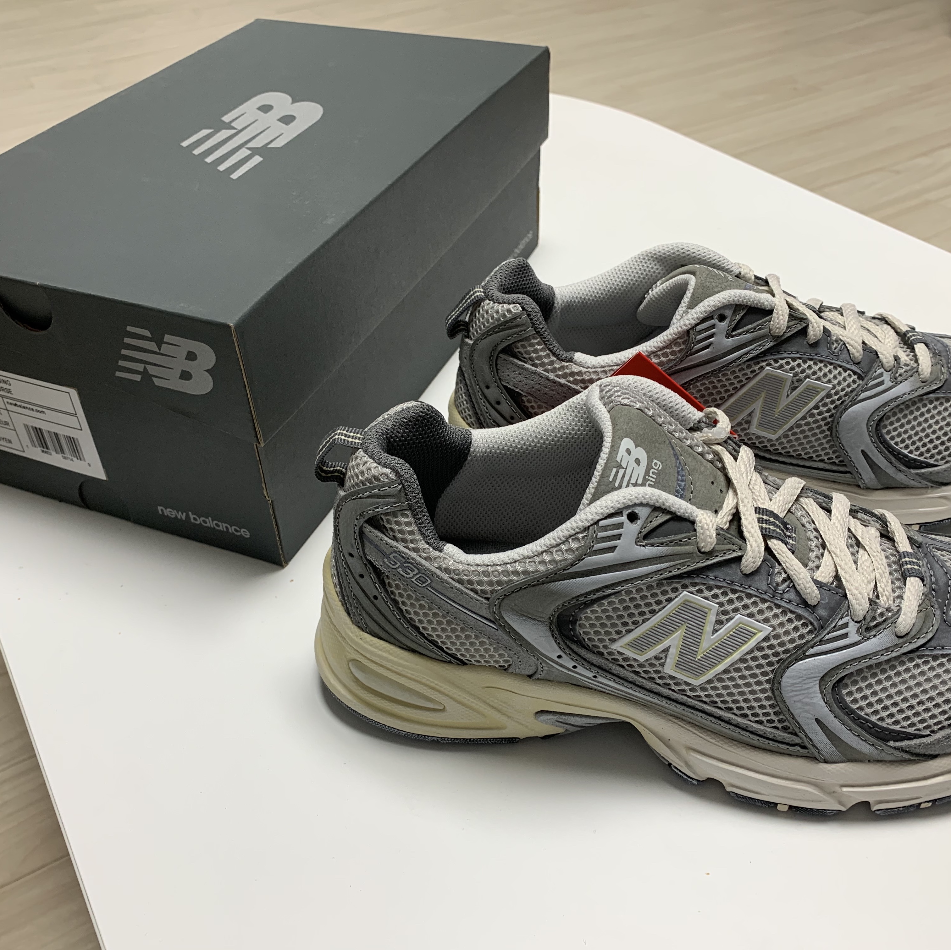 New Balance 530 Premium Vintage Grey Matter 착용 스타일 - 3