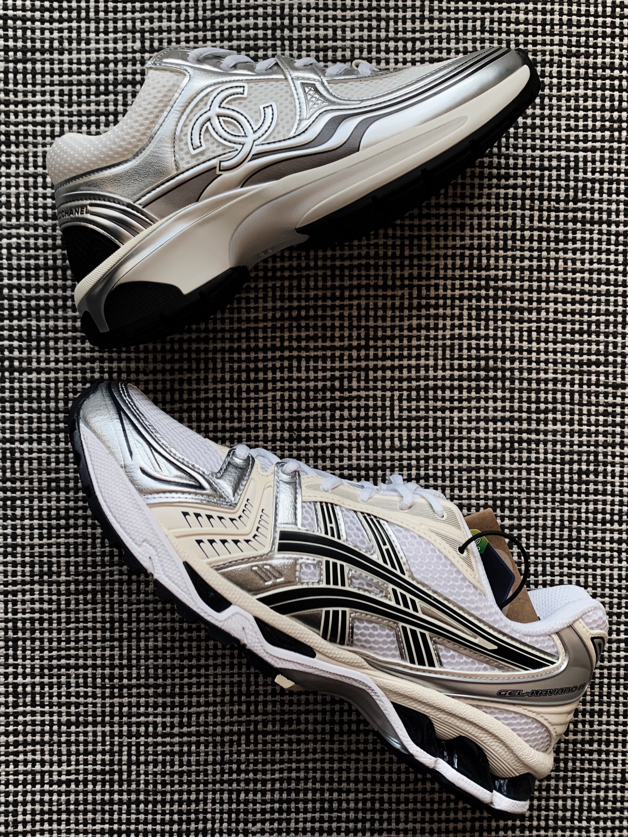 (W) Asics Gel-Kayano 14 White Midnight, (W) Chanel Sneakers Fabric Laminated & White Silver 착용 스타일