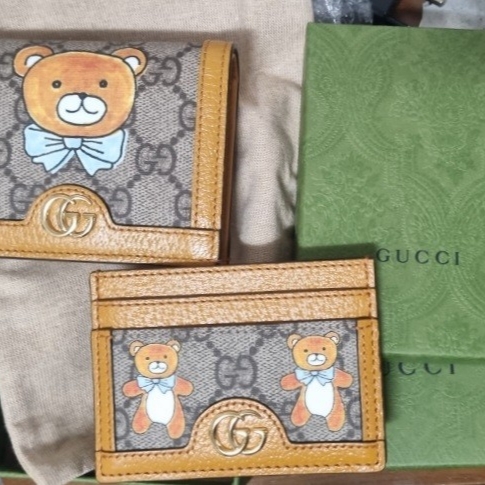 Gucci x Kai Wallet Beige 착용 스타일 - 2