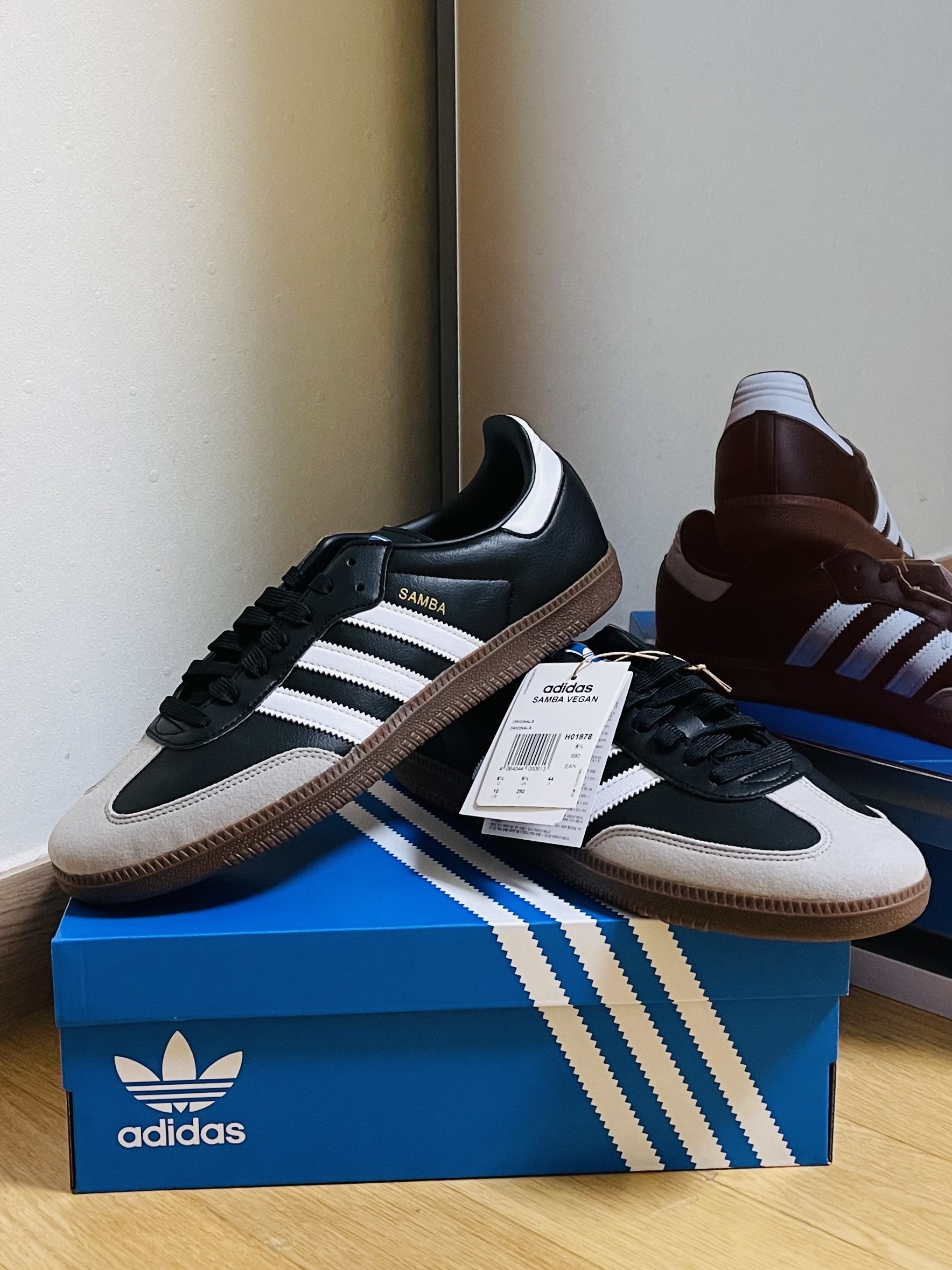 Adidas Samba Vegan Black White 착용 스타일