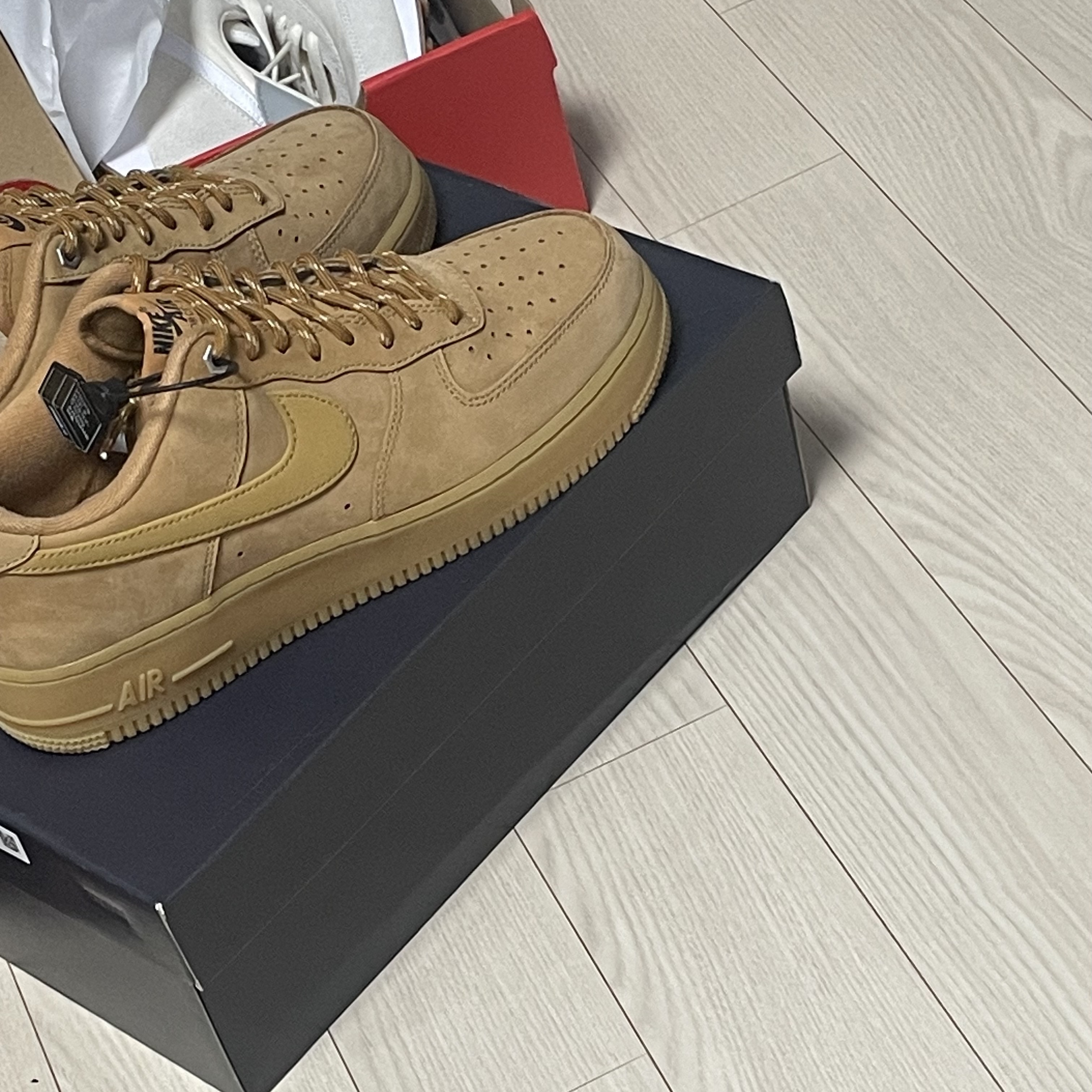 Nike Air Force 1 '07 WB Flax 착용 스타일 - 1