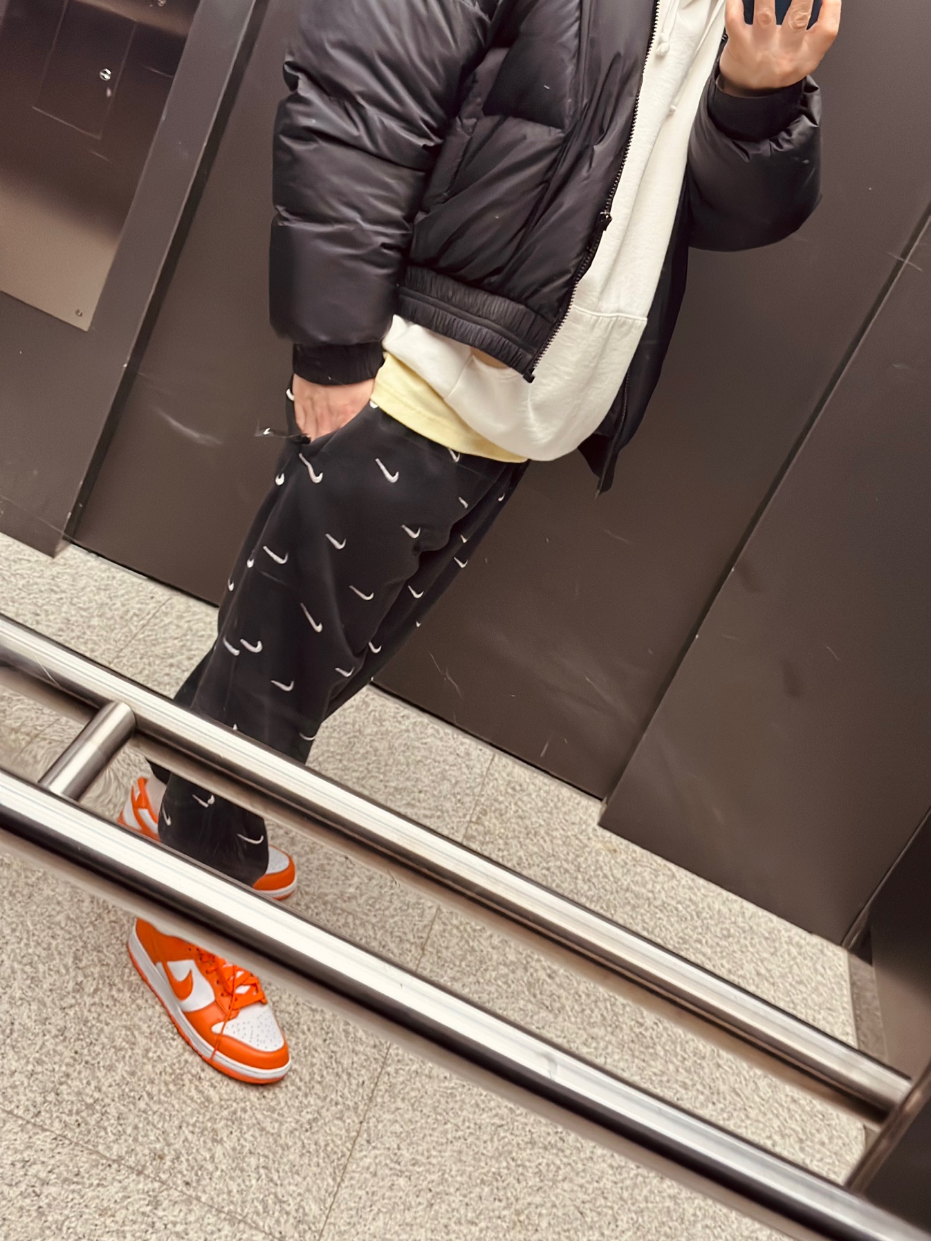 Nike Dunk Low SP Syracuse 2022, Supreme Big Logo Hooded Sweatshirt White - 21SS 착용 스타일 - 1