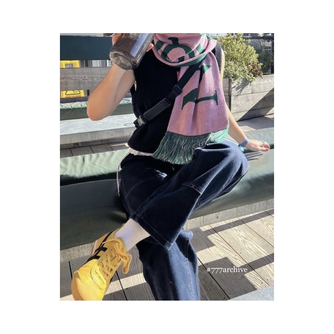 Onitsuka Tiger Mexico 66 Yellow Black 착용 스타일 - 2