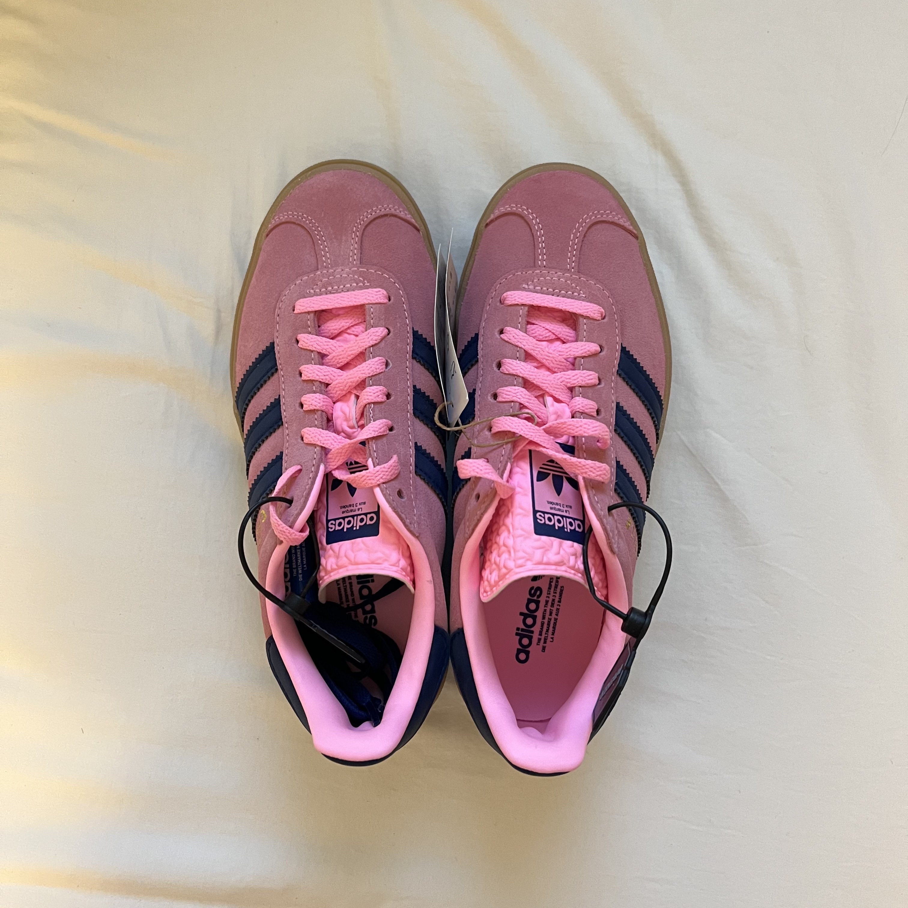 (W) Adidas Gazelle Bold Pink Glow Victory Blue 착용 스타일 - 1