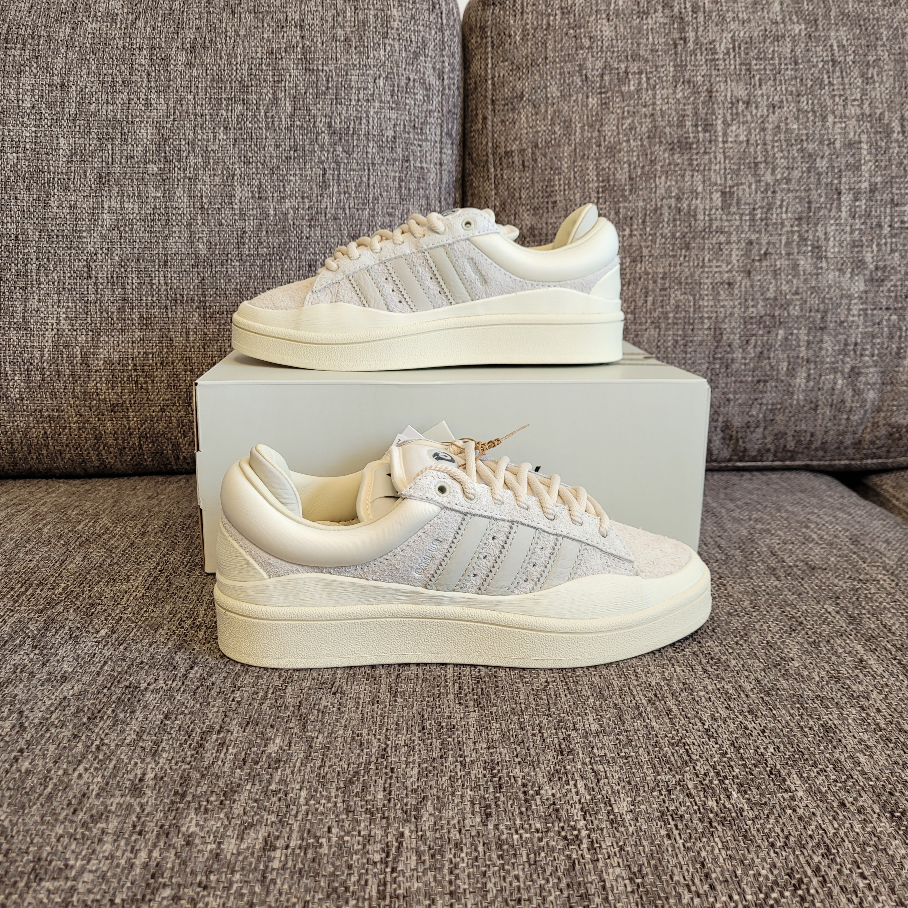 Adidas x Bad Bunny Campus Light Cloud White 착용 스타일 - 2