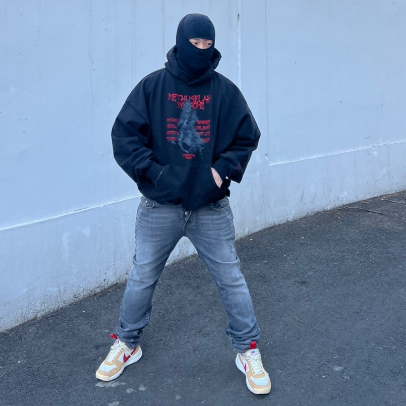 Undermycar Methuselah Syndrome Damage Washed Hood Sudan Red - 23SS, Undermycar Legion.03 Slim Fit Blue Stitch Washed Jeans Washed Gray 착용 스타일 - 2