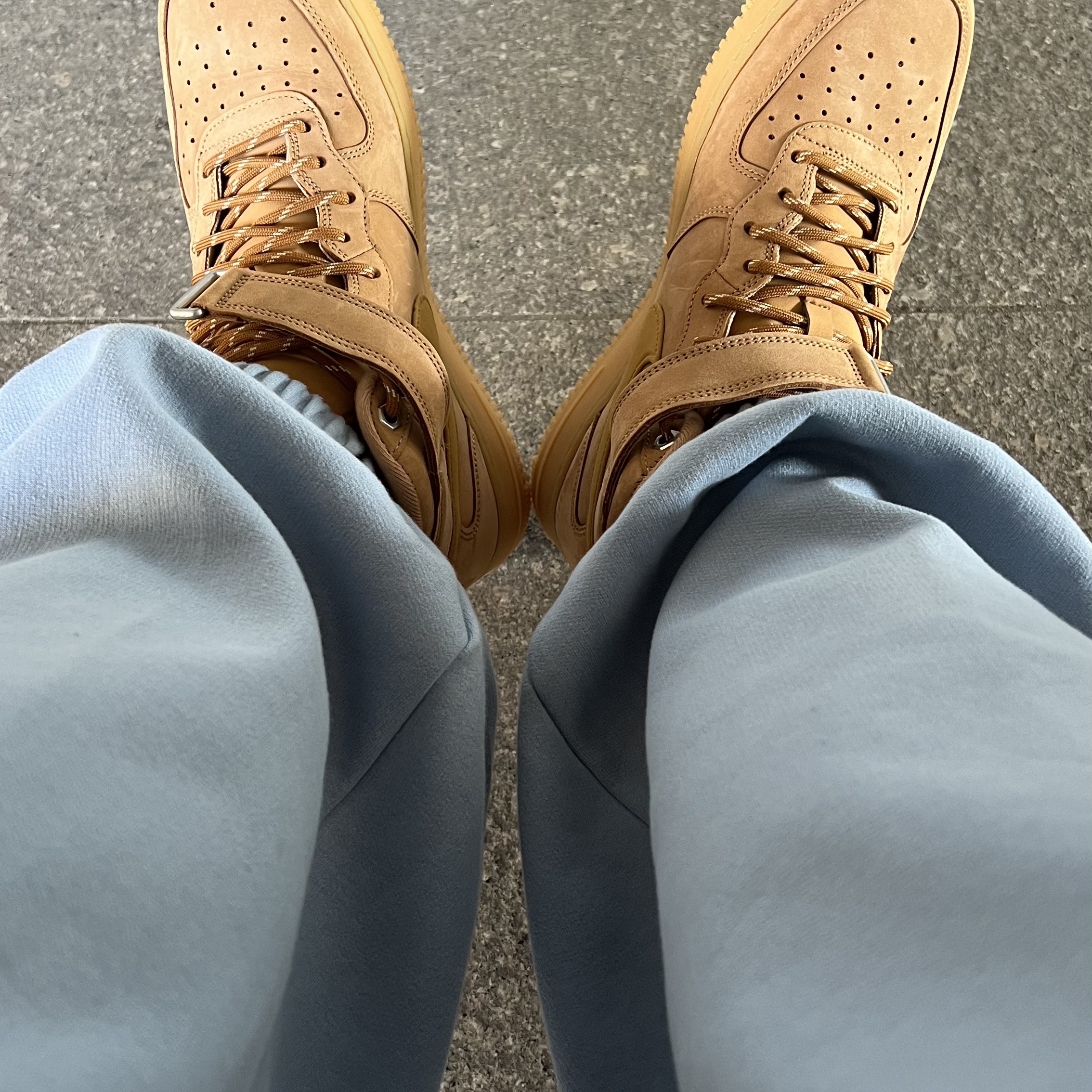 Nike Air Force 1 Mid '07 WB Flax 착용 스타일
