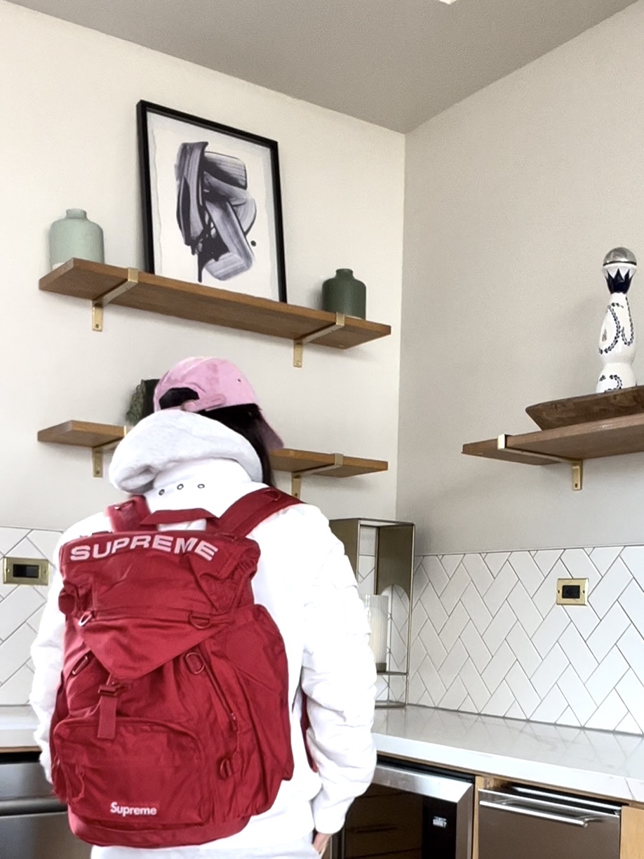 Supreme Field Backpack Red - 23SS, Supreme Suede Camp Cap Pink - 23SS 착용 스타일 - 1