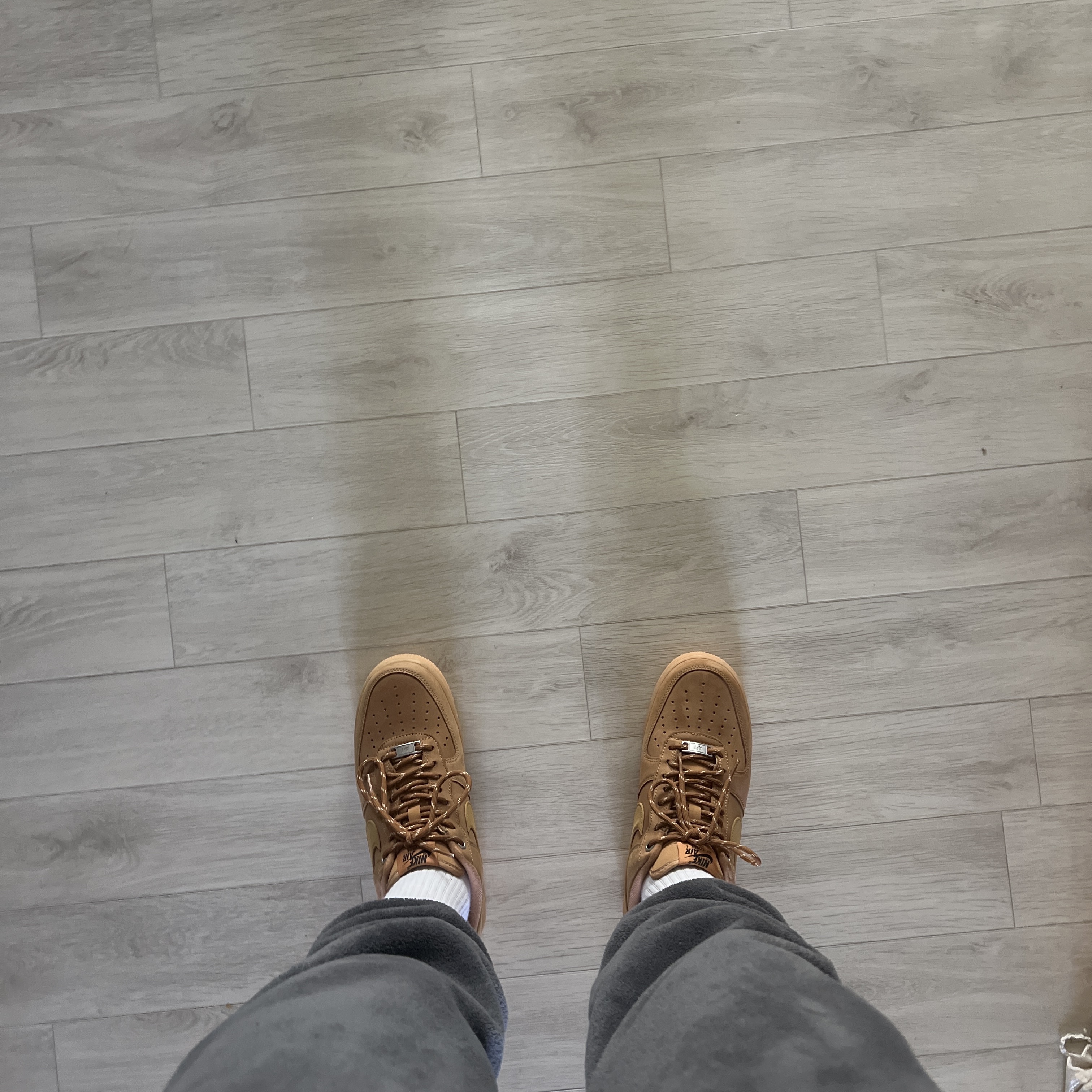 Nike Air Force 1 '07 WB Flax 착용 스타일