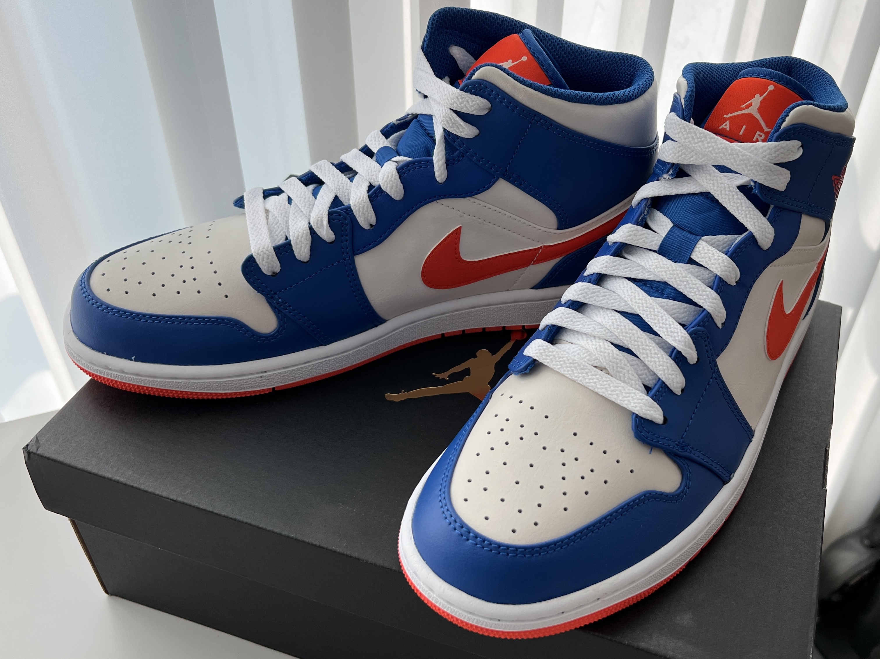 Jordan 1 Mid Game Royal Rush Orange 착용 스타일 - 2