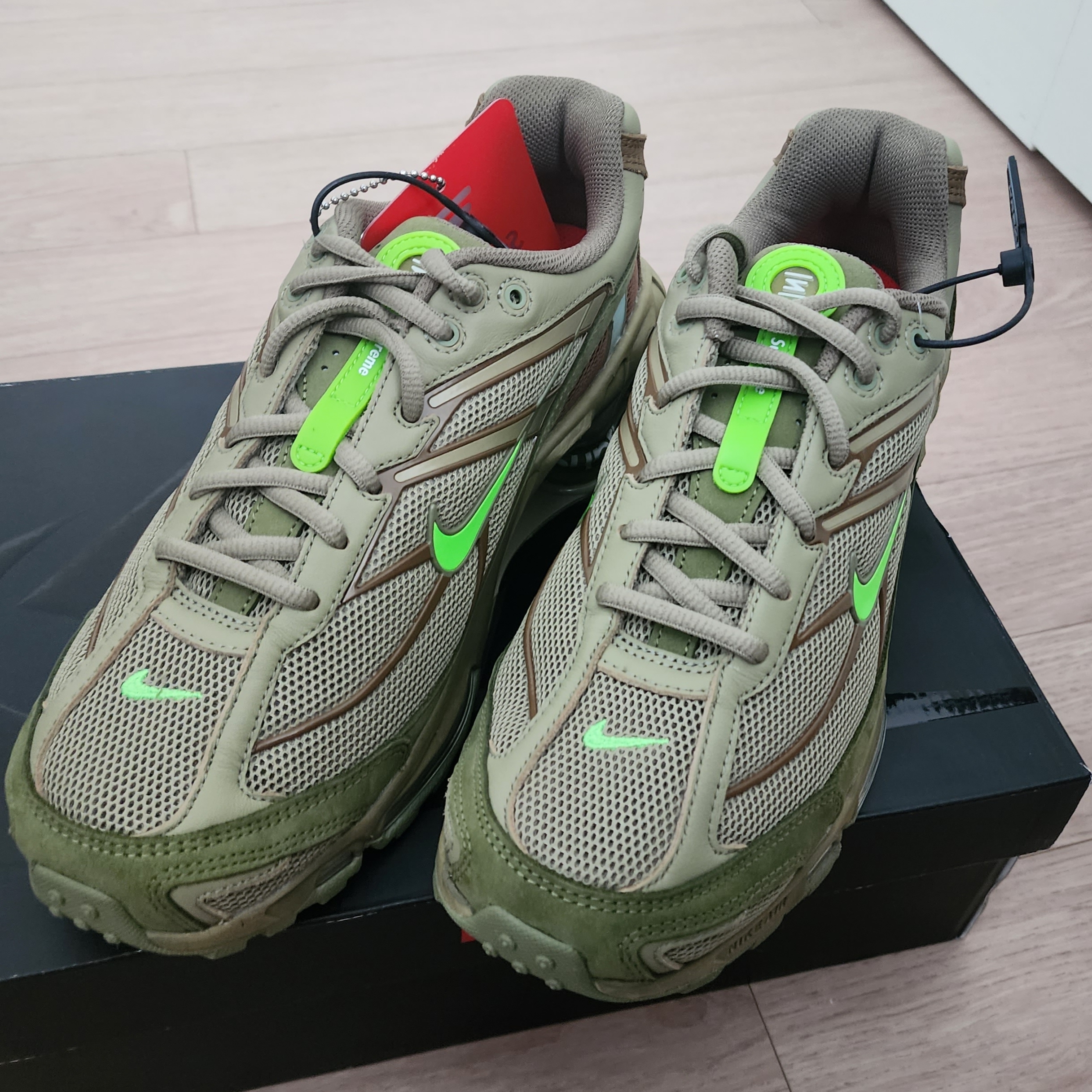 Nike x Supreme Shox Ride 2 SP Neutral Olive 착용 스타일