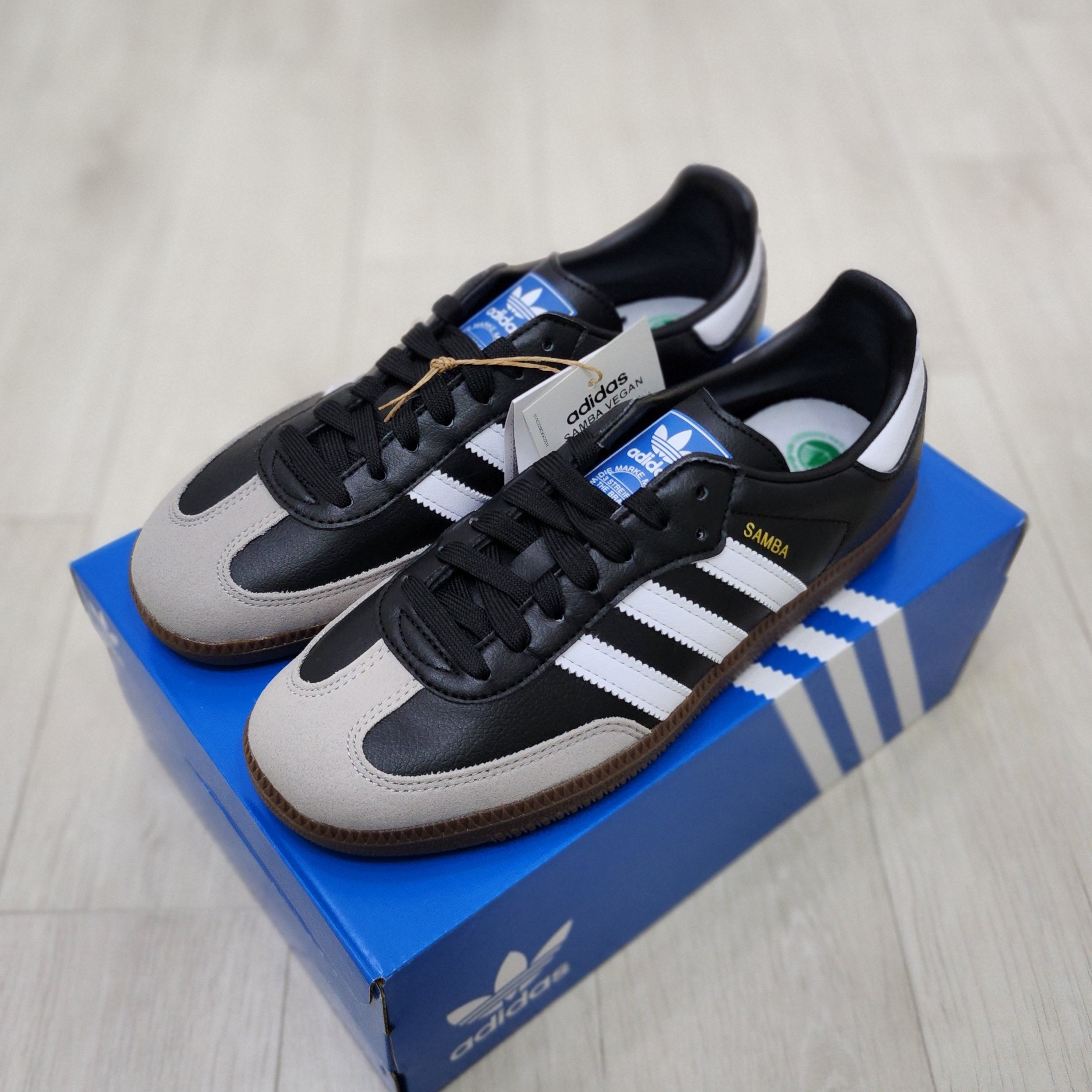 Adidas Samba Vegan Black White 착용 스타일 - 2