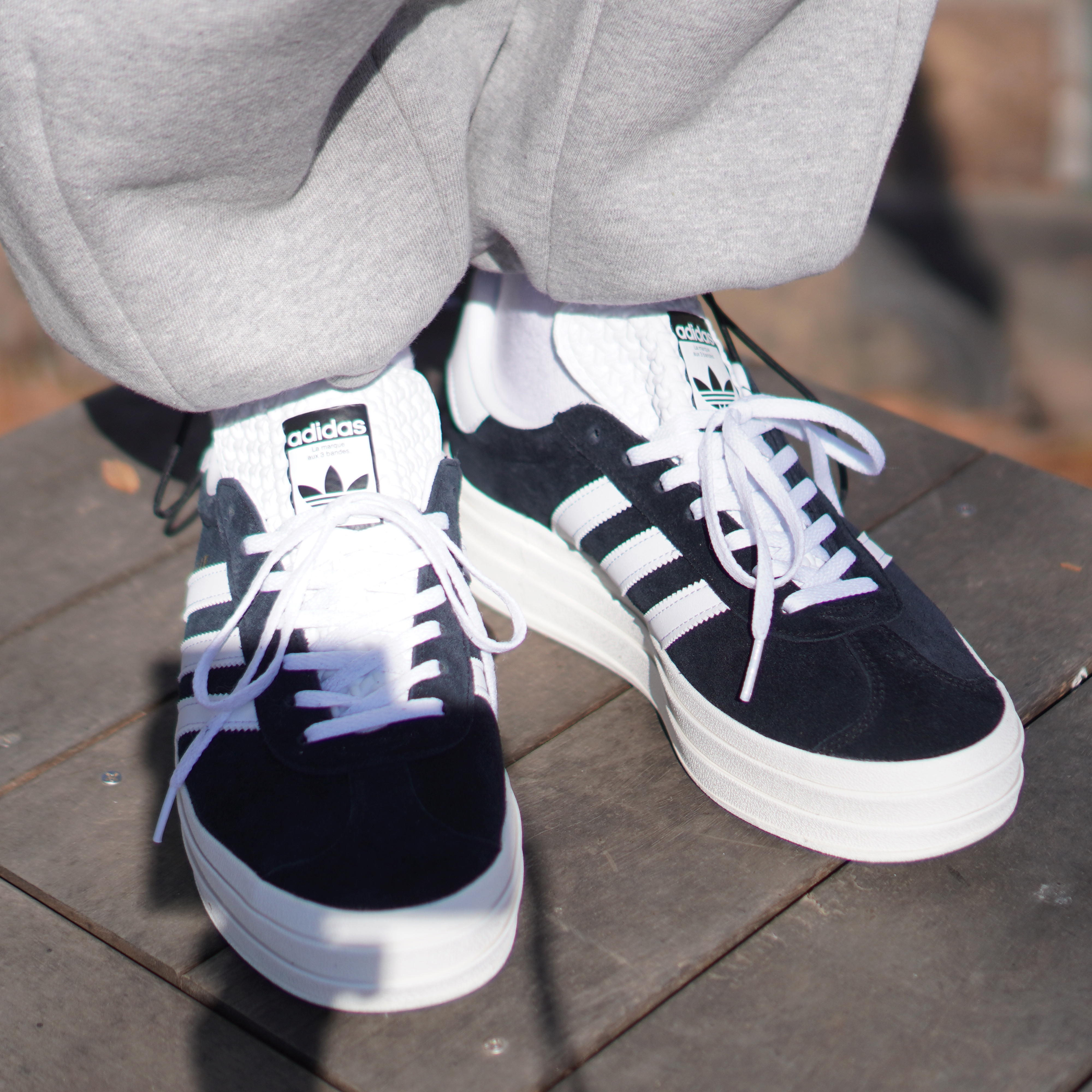 (W) Adidas Gazelle Bold Core Black Cloud White 착용 스타일 - 2