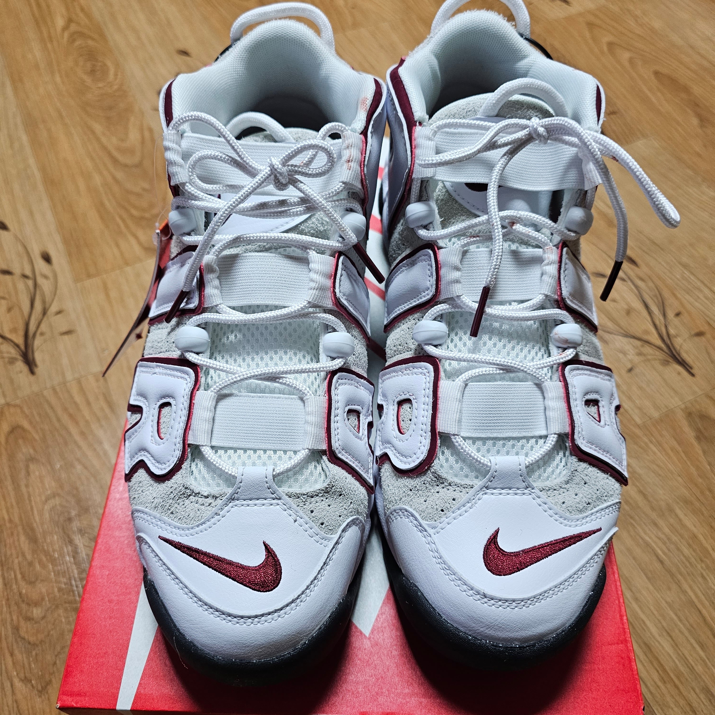Nike Air More Uptempo 96 White Team Red 착용 스타일